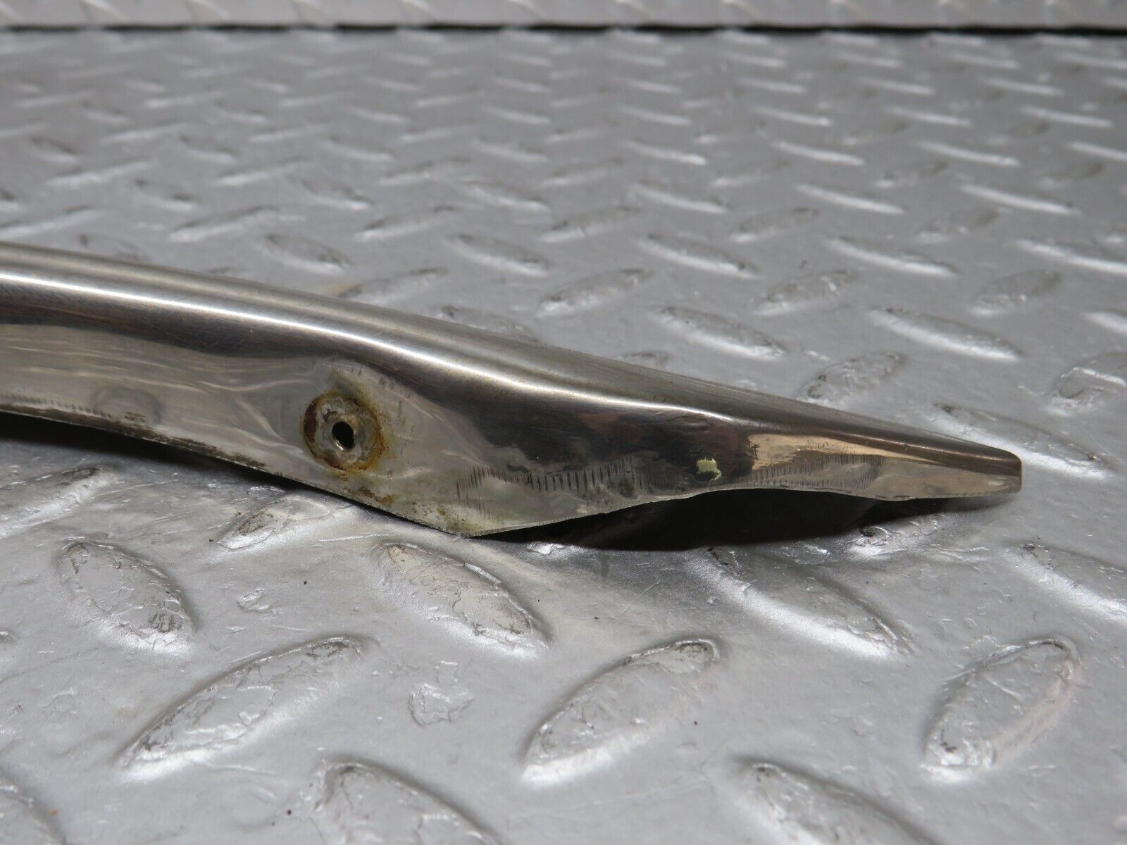 36291 Mercedes-Benz W126 420SE Rear Left Chrome Wheel Arch Trim