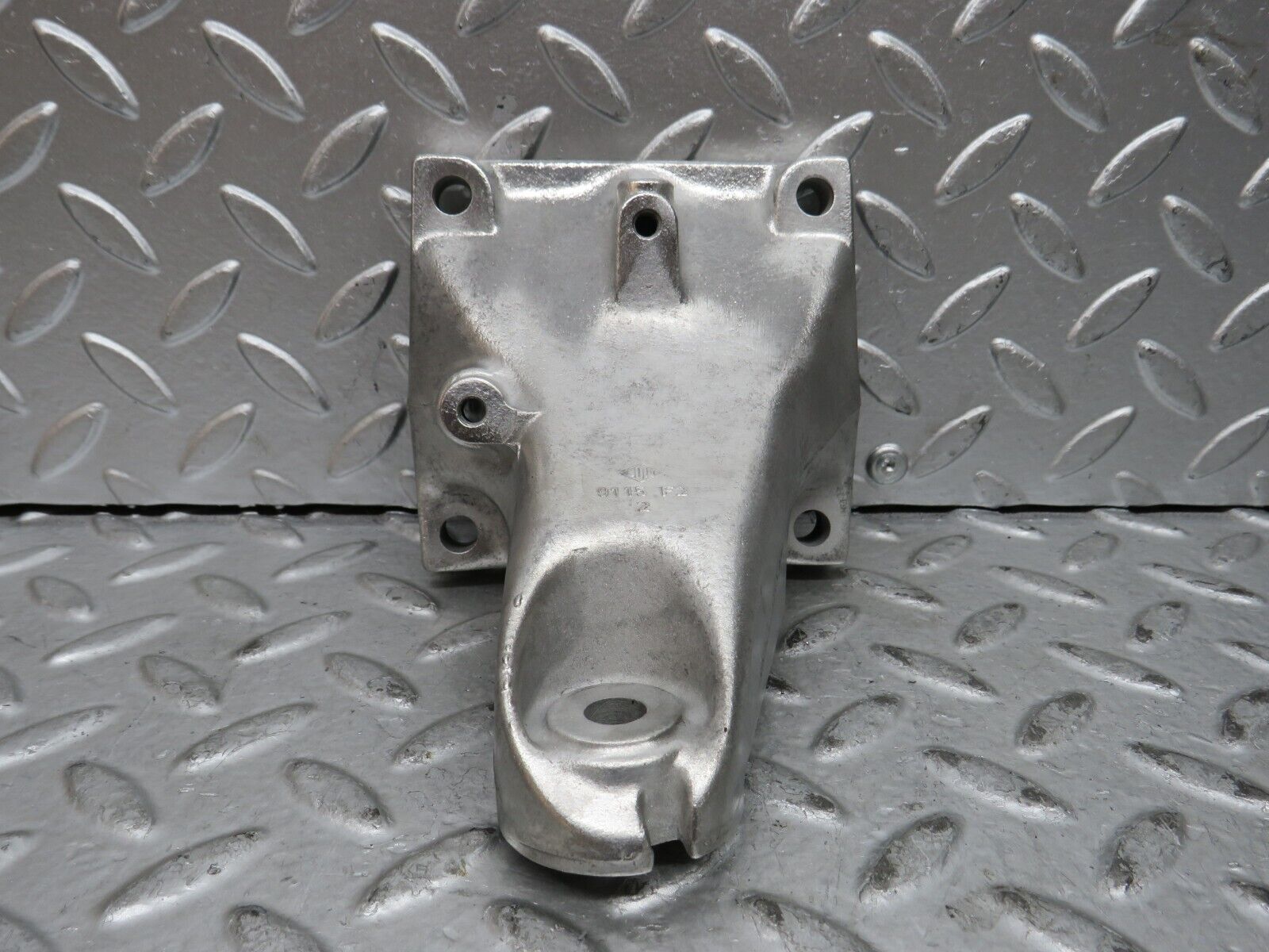 29033 Mercedes-Benz C124 320CE Coupe Engine Mount Bracket Left 6032236004