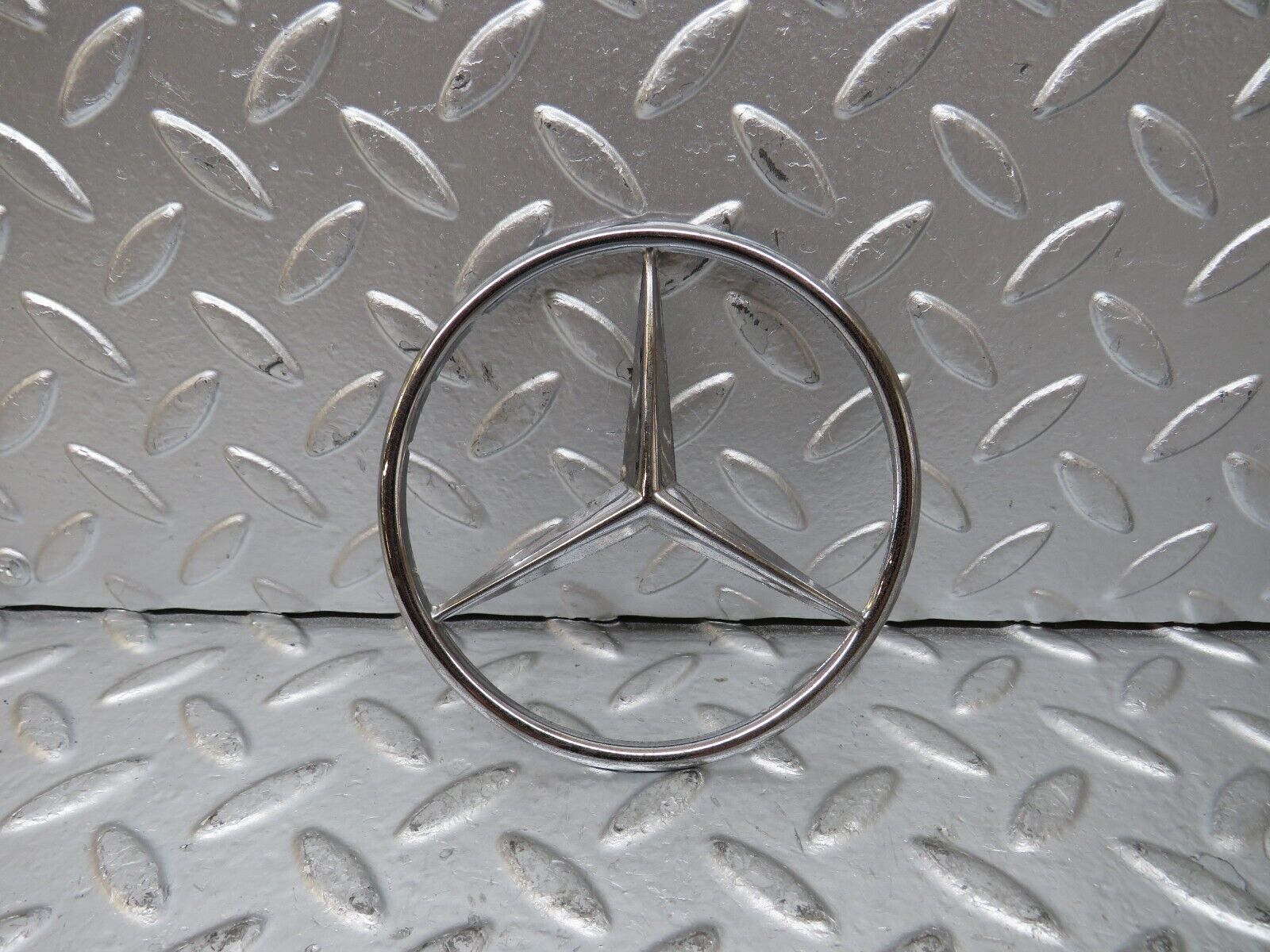 26053 Mercedes-Benz W116 450SE Trunk Badge Emblem