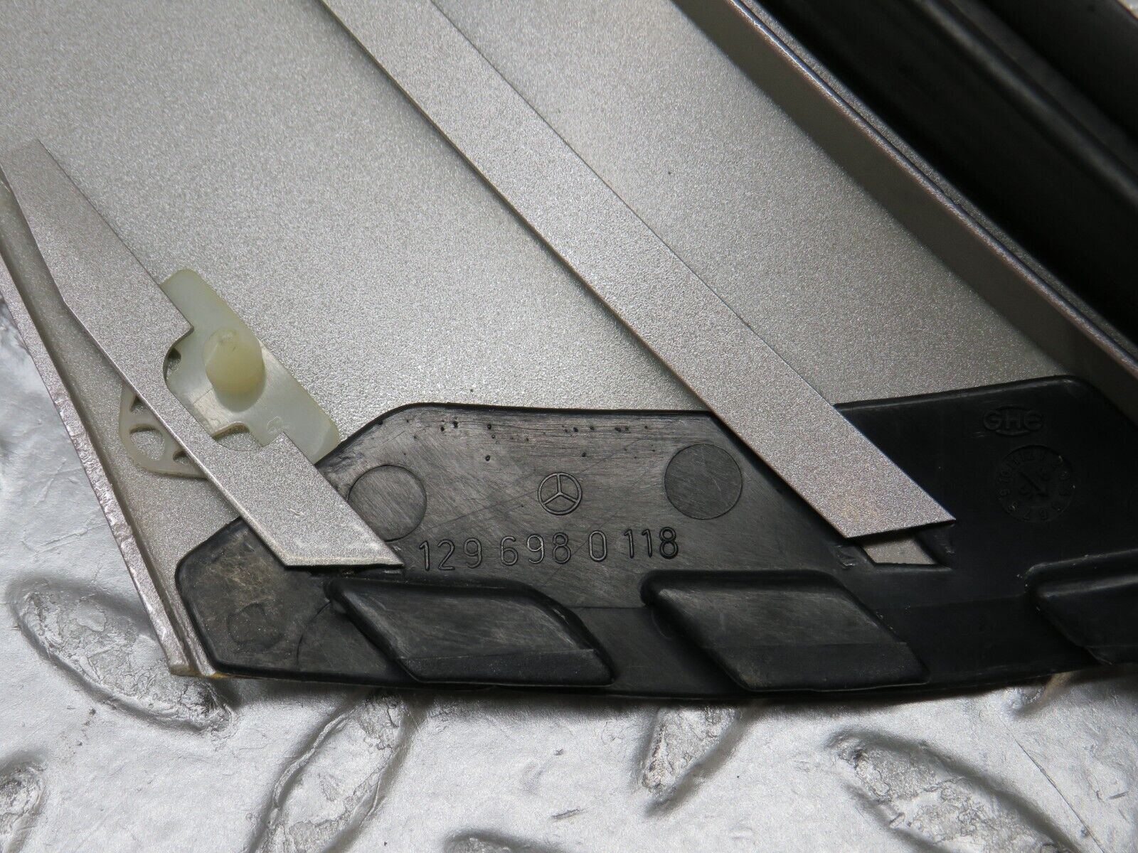 39355 Mercedes-Benz R129 320SL Coupe A Pillar Exterior Cover Trim Left 1296980118 1296980198