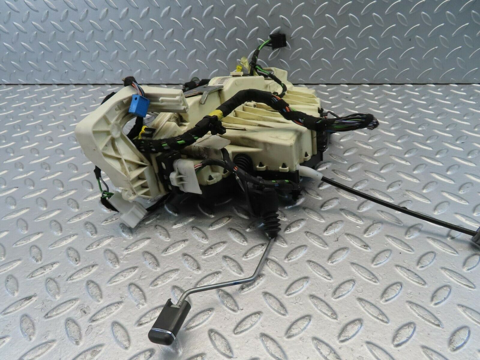 11173 Mercedes-Benz W221 S320 Front Left Soft Close Door Lock 2217202935