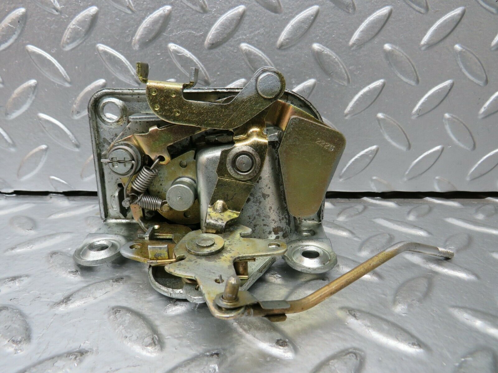 23458 Mercedes-Benz W114 280E Front Right Door Lock Mechanism