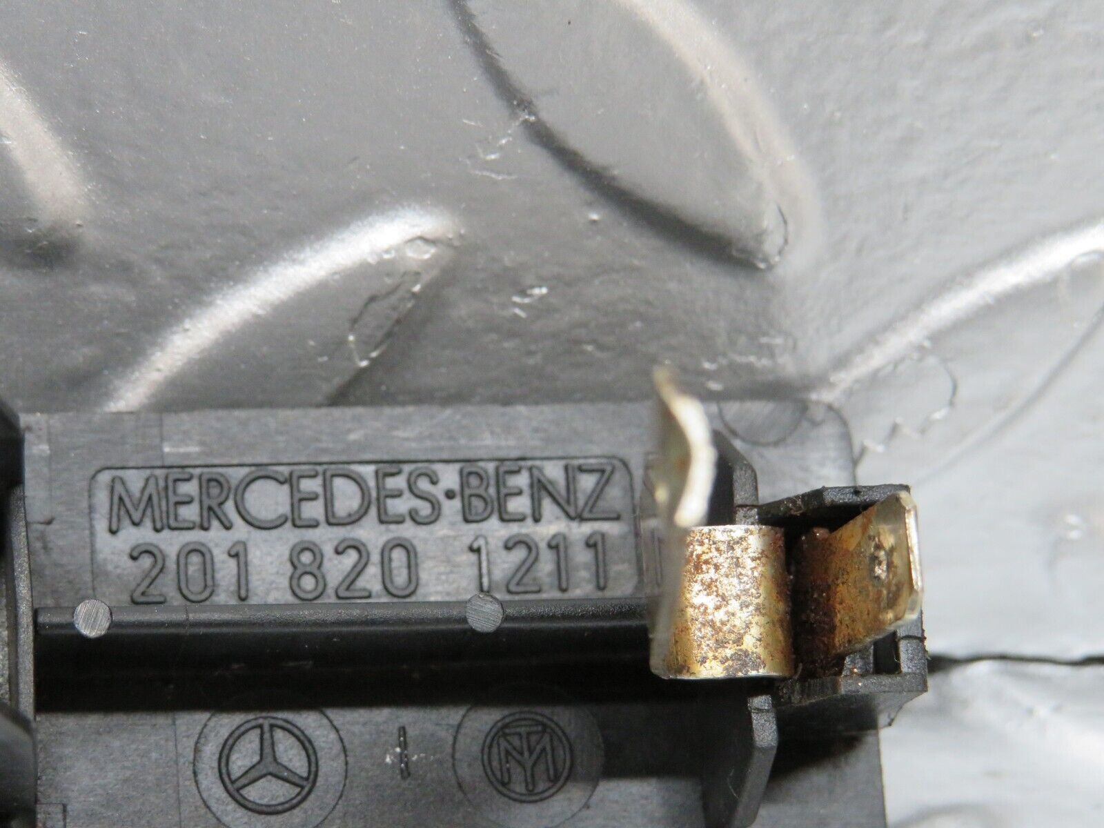 25194 Mercedes-Benz W201 190D Trunk Boot Light Switch 2018201211