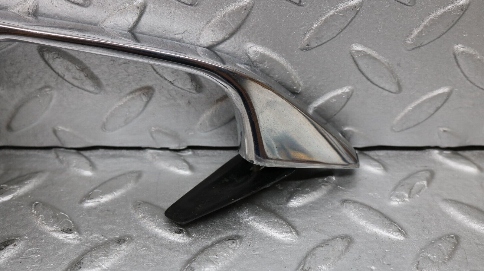 37275 Mercedes-Benz W109 300SEL Front Right Door Handle No Key 1087661401