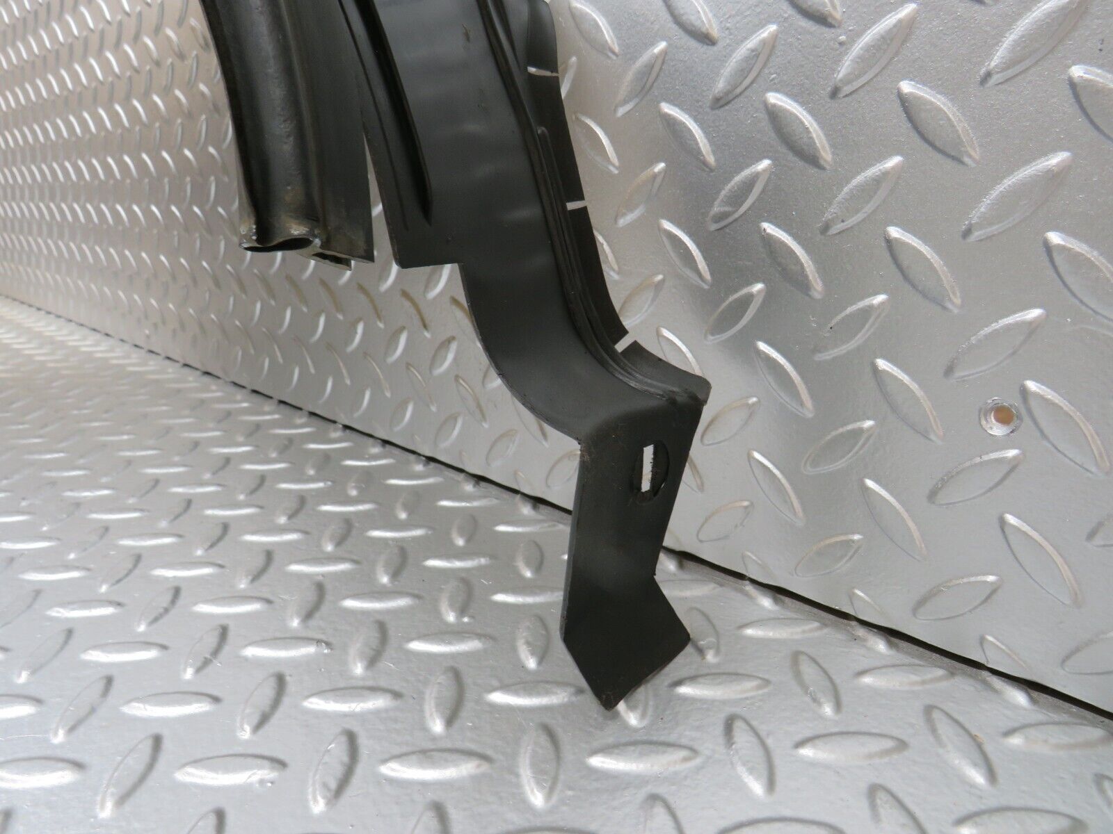 25237 Mercedes-Benz W201 190D Inner Mudguard Panelling Front Right 2018840235