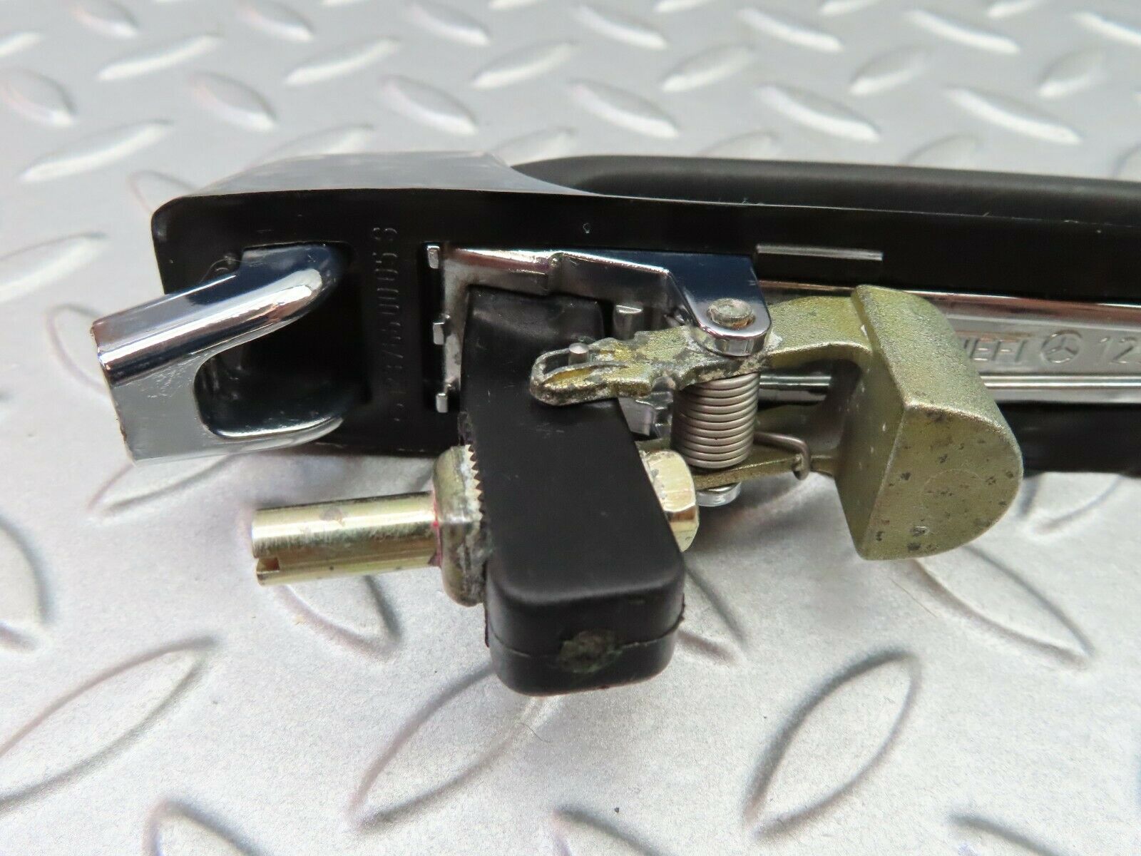 5826 Mercedes-Benz W123 200 Exterior Door Handle Rear 1237600359