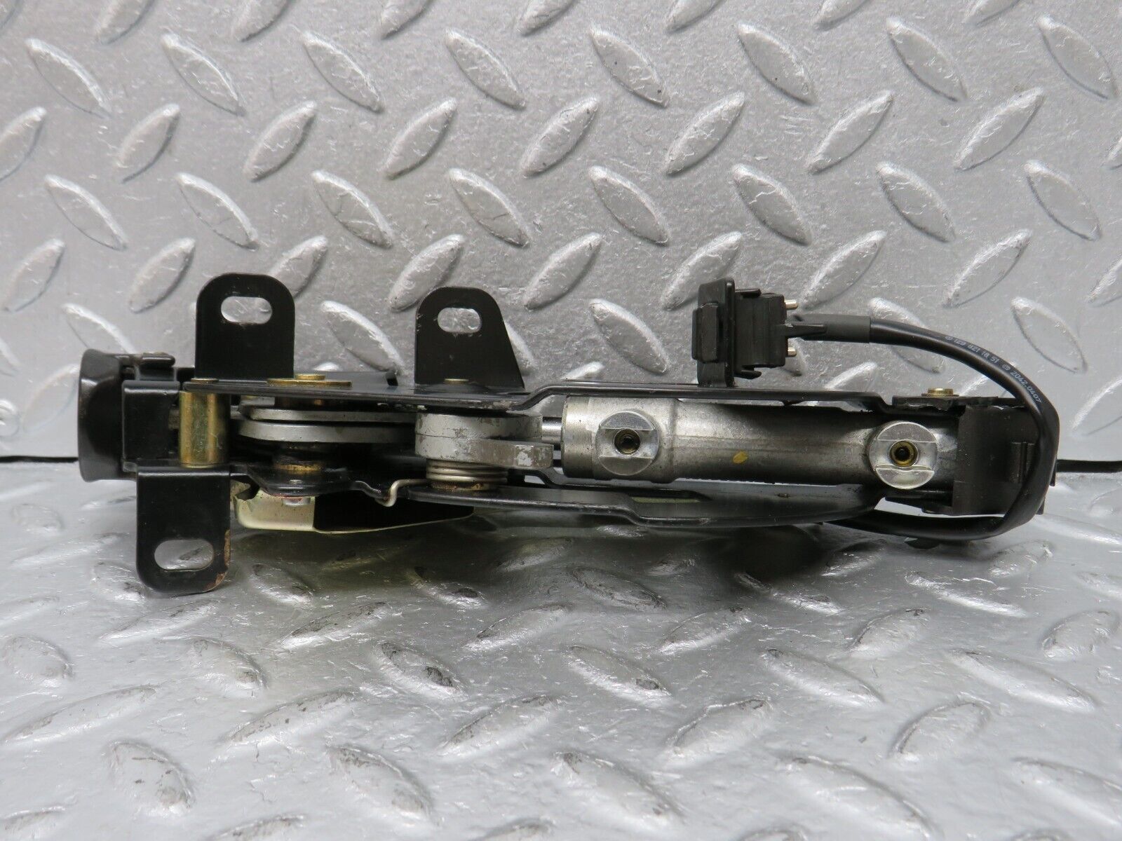 39613 Mercedes-Benz R129 320SL Coupe Rear Right Roof Lock Mechanism 1298001774