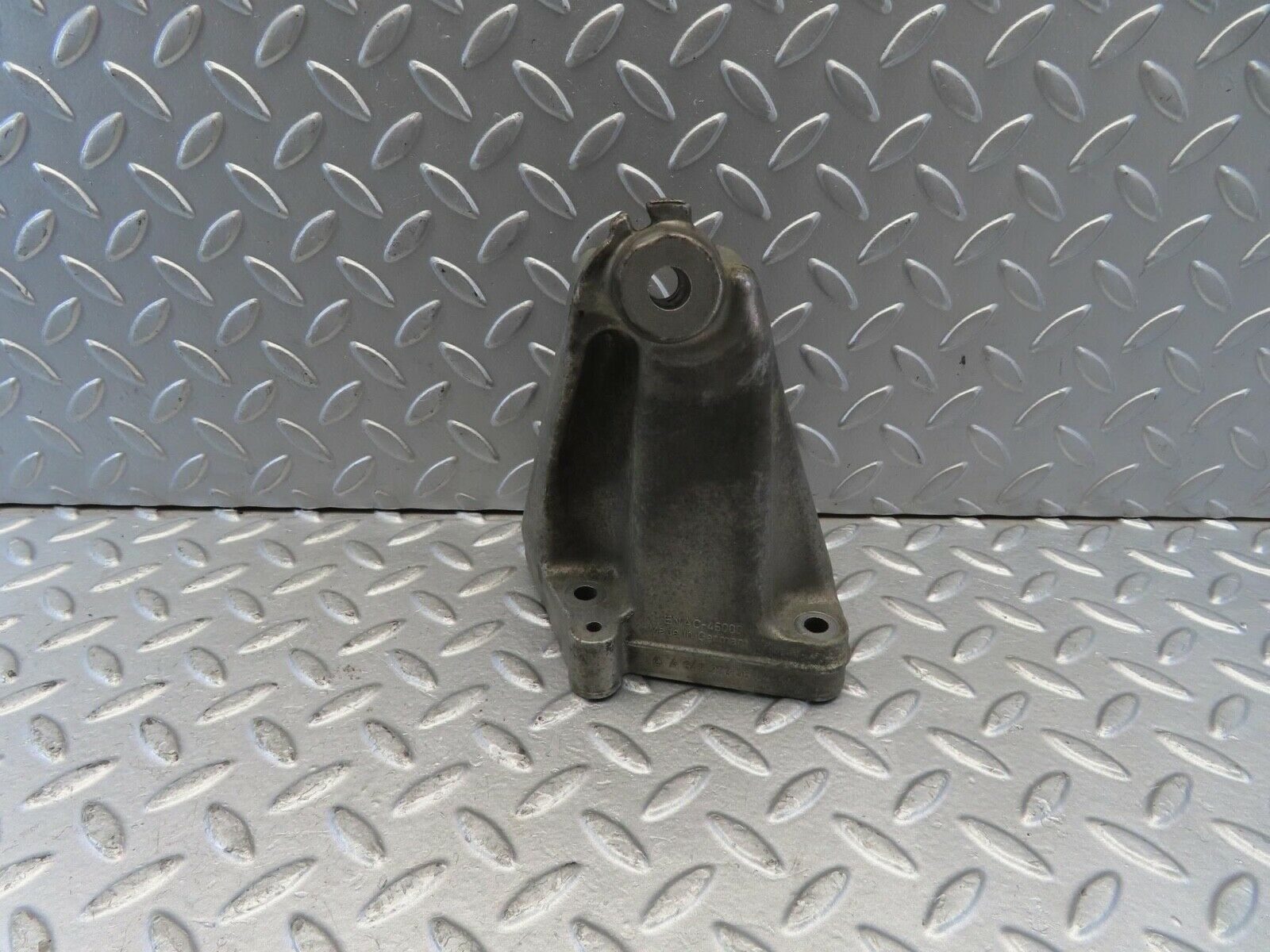 11278 Mercedes-Benz W221 S320 Engine Mount Bracket Right Side 6422230504