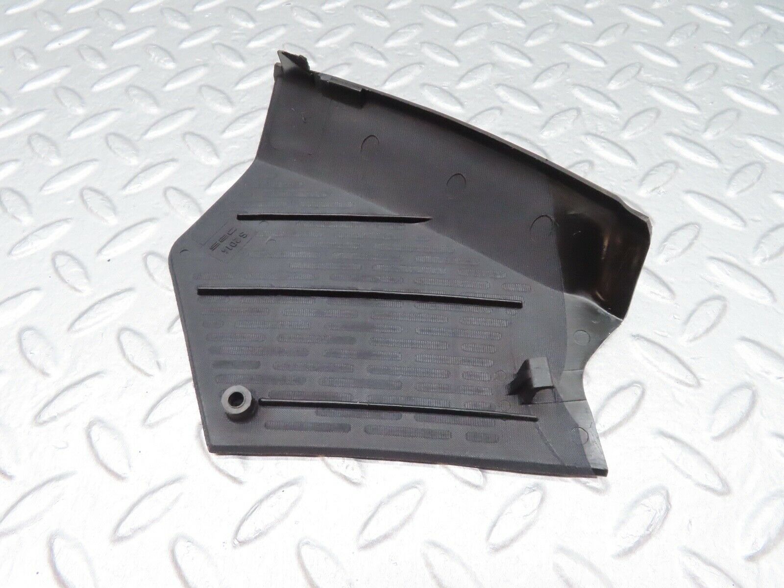 17925 Mercedes-Benz W123 200 Dashboard Speaker Cover Grill Right