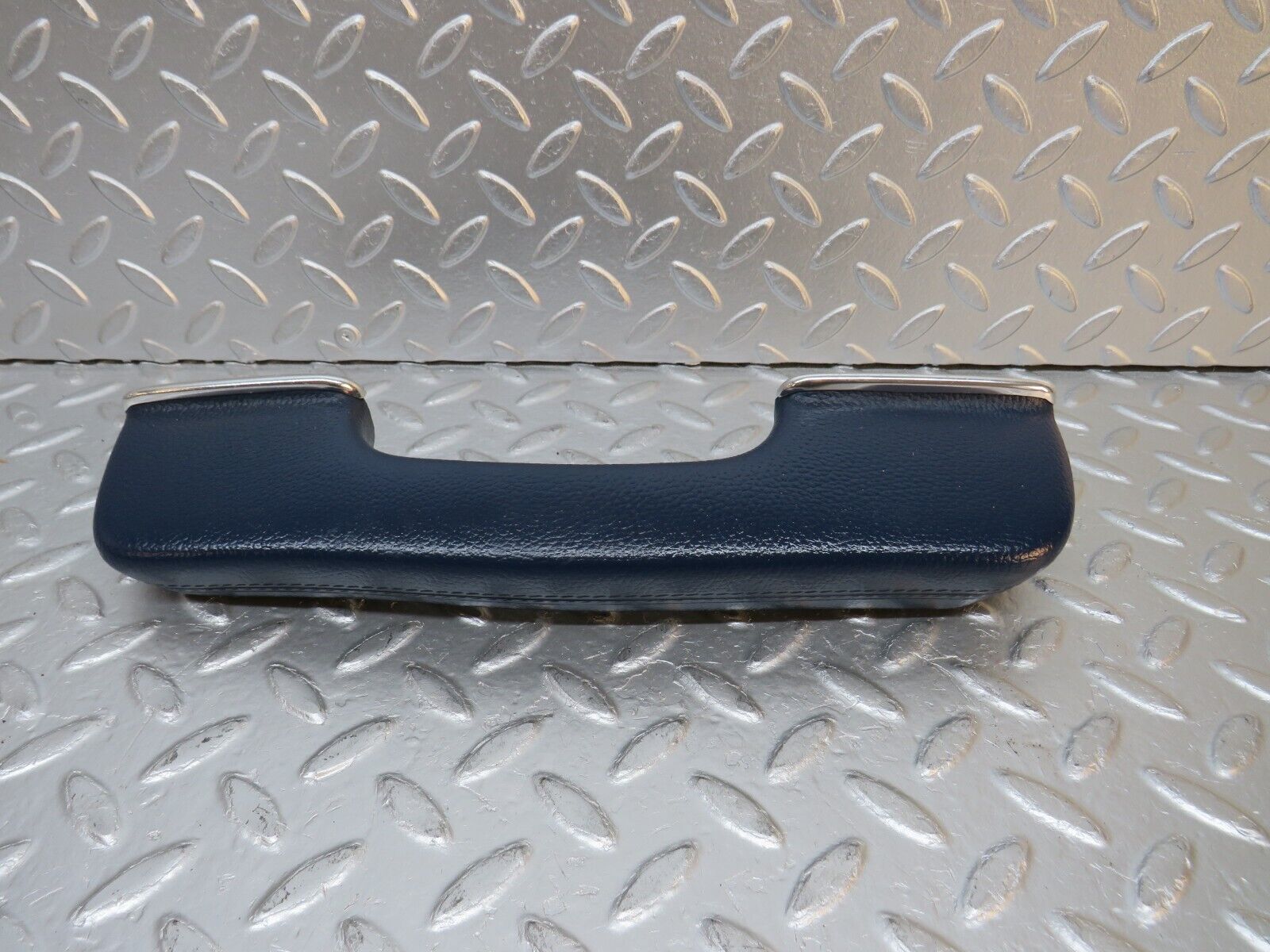 30992 Mercedes-Benz W123 200D Interior Door Handle Right 1239701201