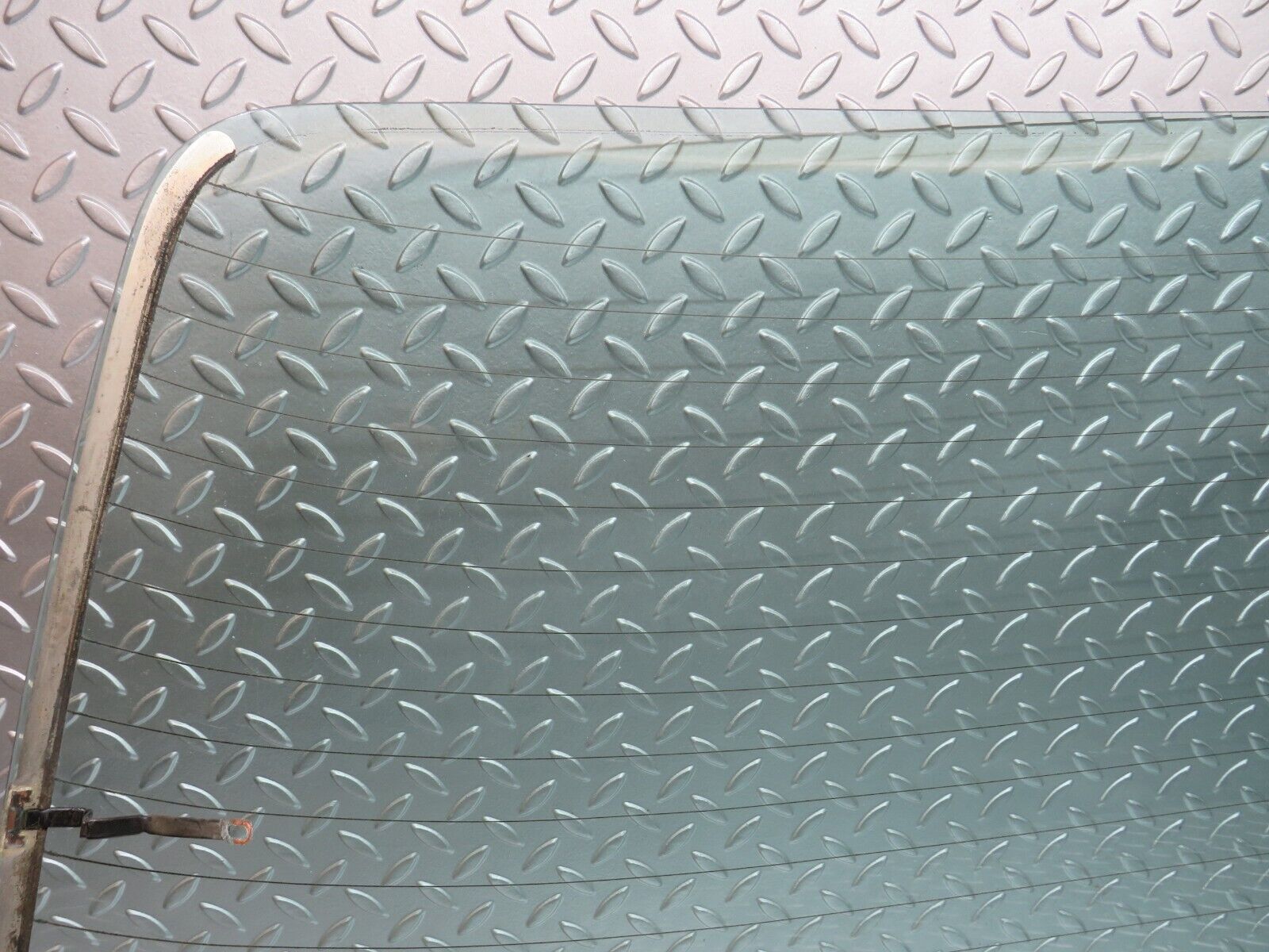 26820 Mercedes-Benz W123 240D Rear Heated Windscreen Glass