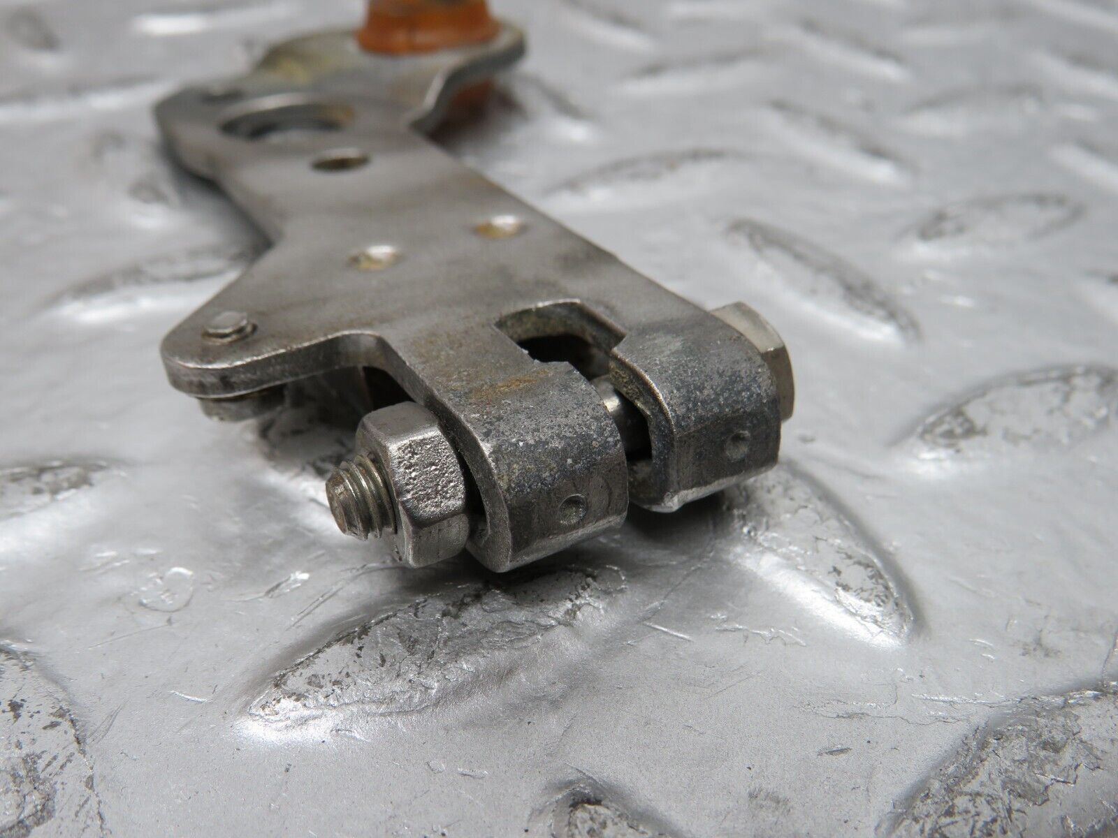 29900 Mercedes-Benz W123 230E Gearbox Linkage Bracket