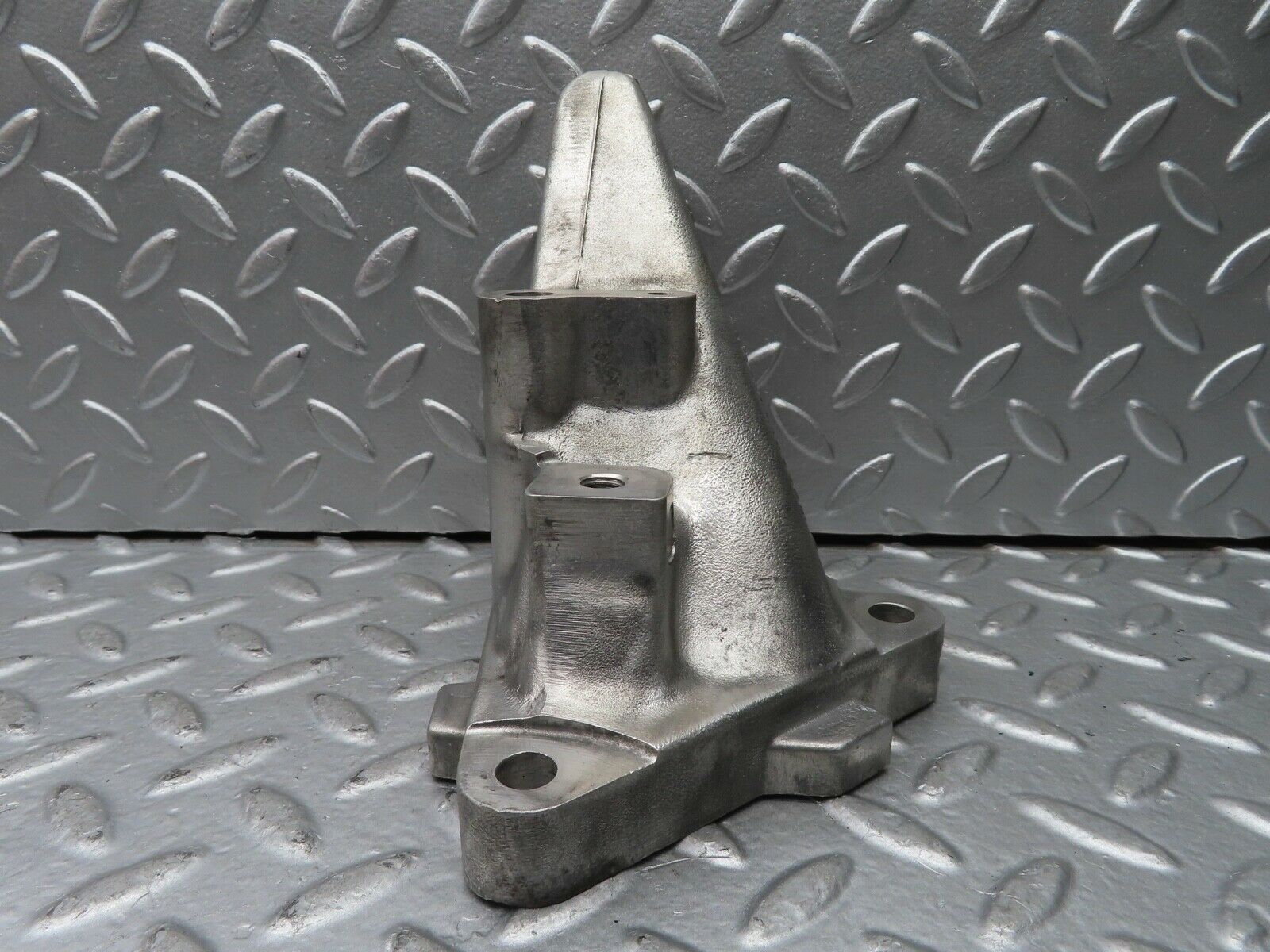 21291 Mercedes-Benz W123 230E Engine Mount Bracket Left Side 1022230504