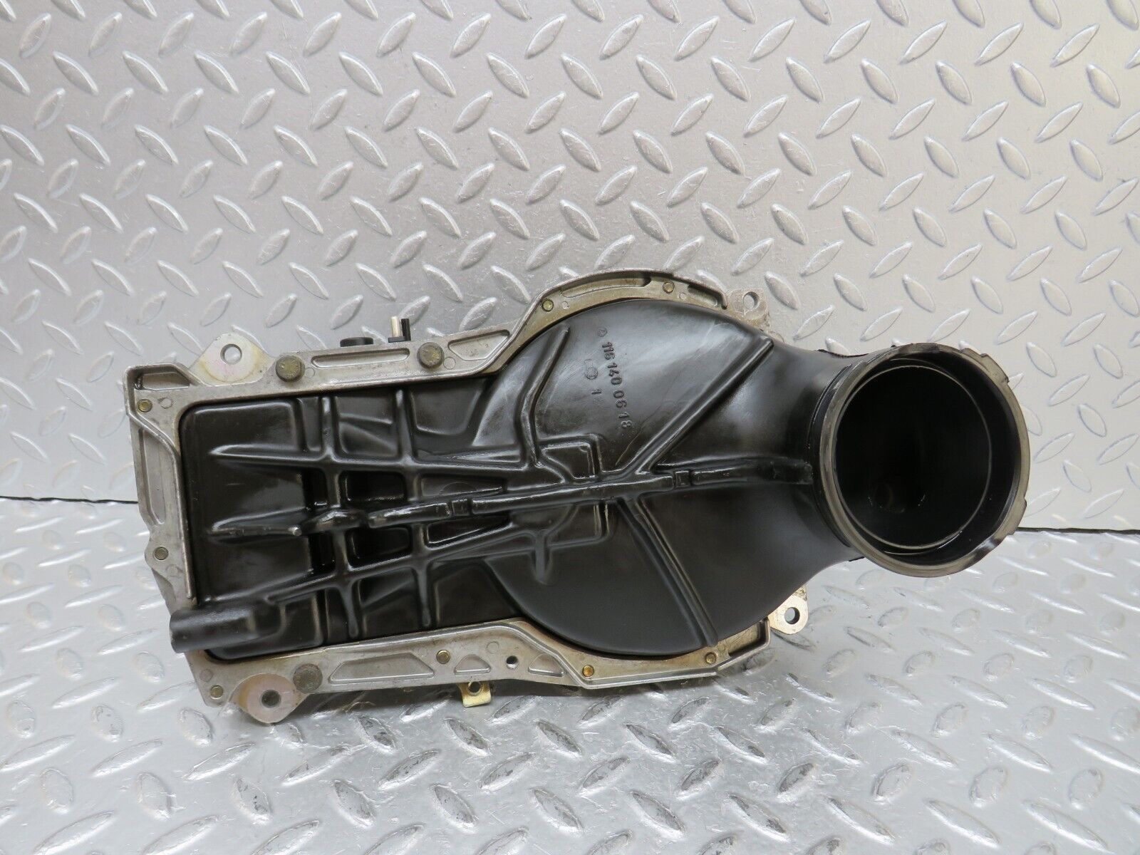 37118 Mercedes-Benz C126 420SEC Coupe Air Flow Mass Meter Sensor 0438121037