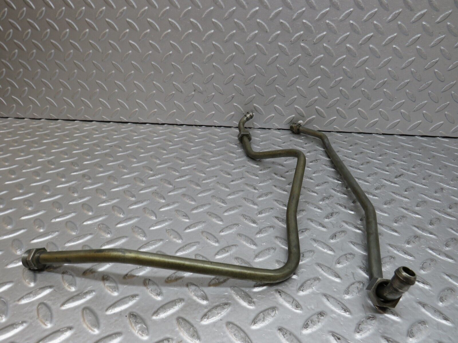 37715 Mercedes-Benz W108 280S Oil Pipe Line