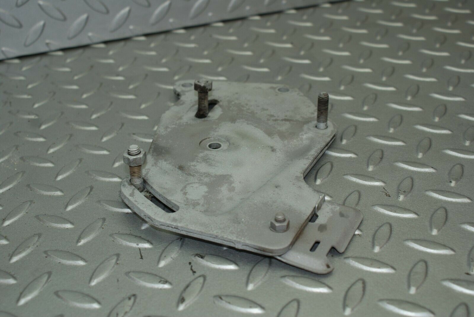 2564 Mercedes-Benz W116 350SE Power Steering Pump Bracket