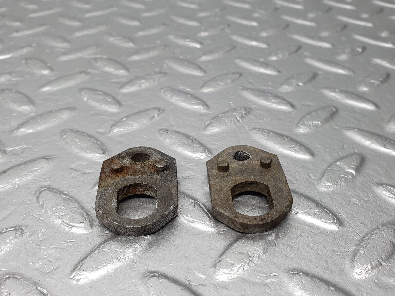 41361 Mercedes-Benz W116 350SE Fuel Injector Bracket Holder 2X