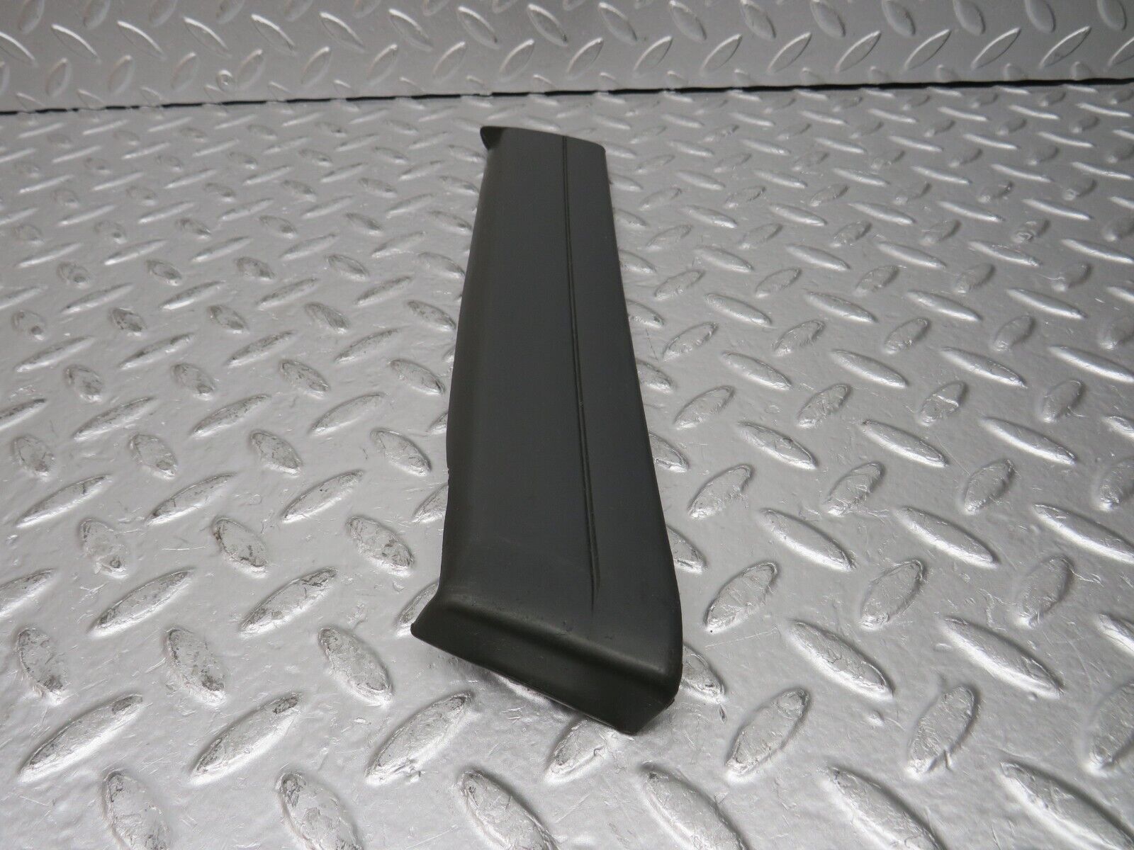 32295 Mercedes-Benz S124 300TE Wagon Front Right Fender Wing Lower Moulding Trim