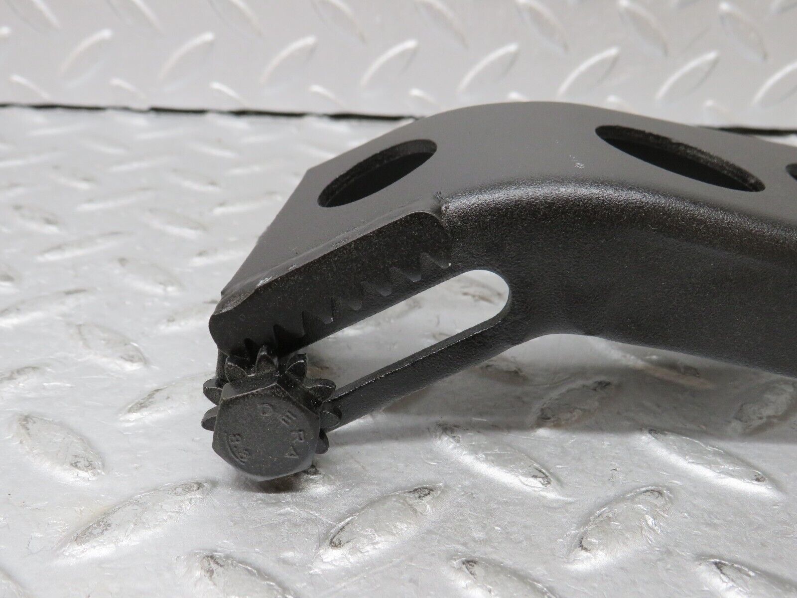 36349 Mercedes-Benz W126 420SE Alternator Generator Bracket