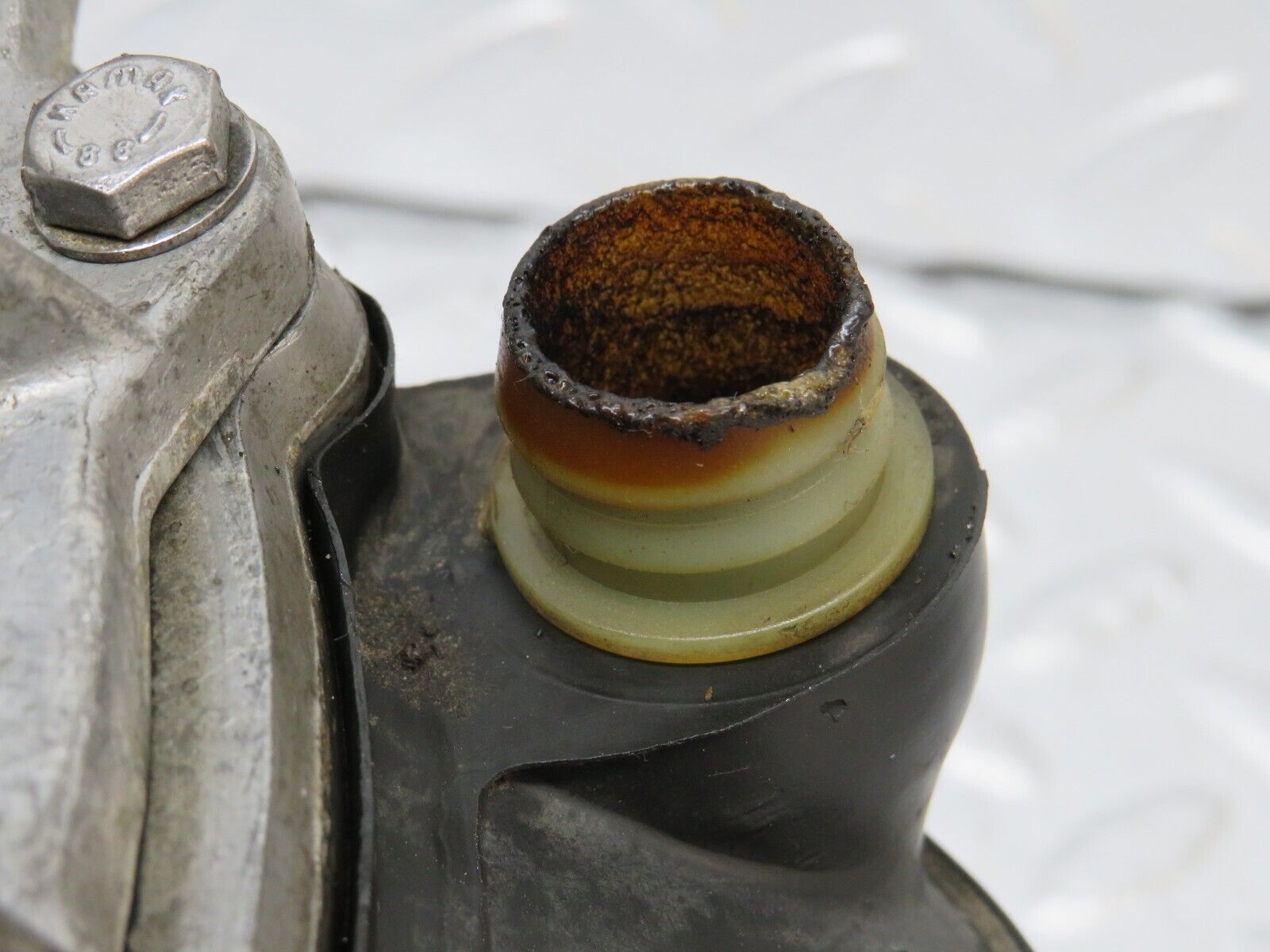 34614 Mercedes-Benz C126 380SEC Air Flow Mass Meter Sensor Bosch 1161400018