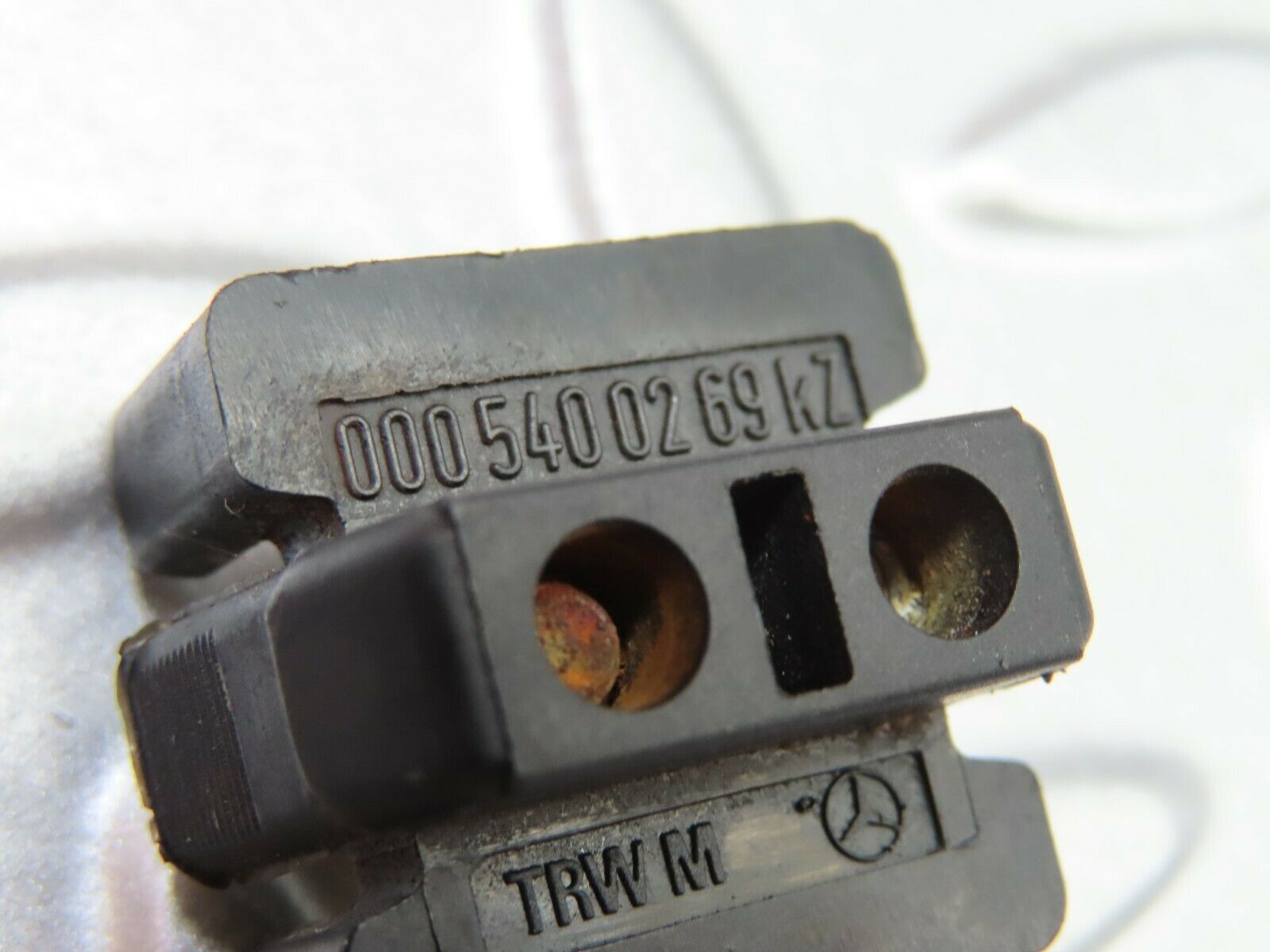 6520 Mercedes-Benz S124 E220 Wagon Wiring Cable Junction Box 0005400269