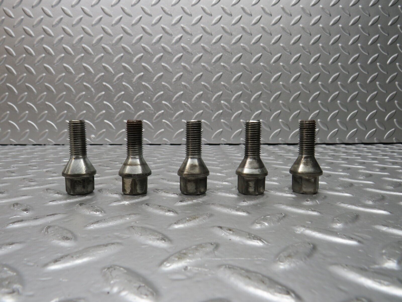 31863 Mercedes-Benz 5x Alloy Wheel Lug Bolt M12x1.5