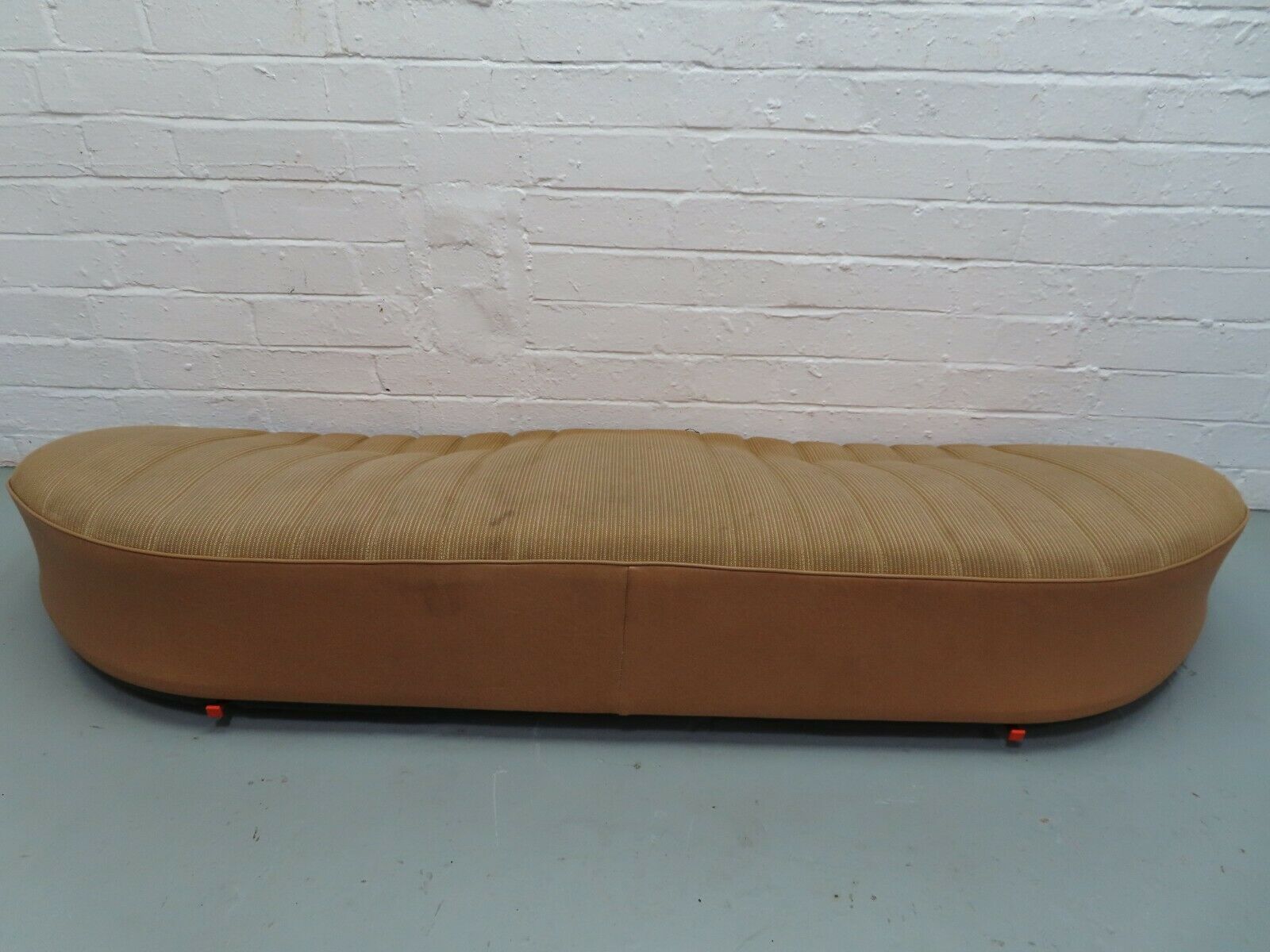 5901 Mercedes-Benz W123 200 Rear Seat