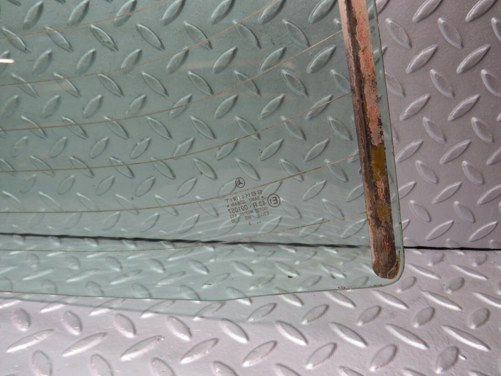 39073 Mercedes-Benz W201 190E 2.6L Rear Heated Windscreen Glass