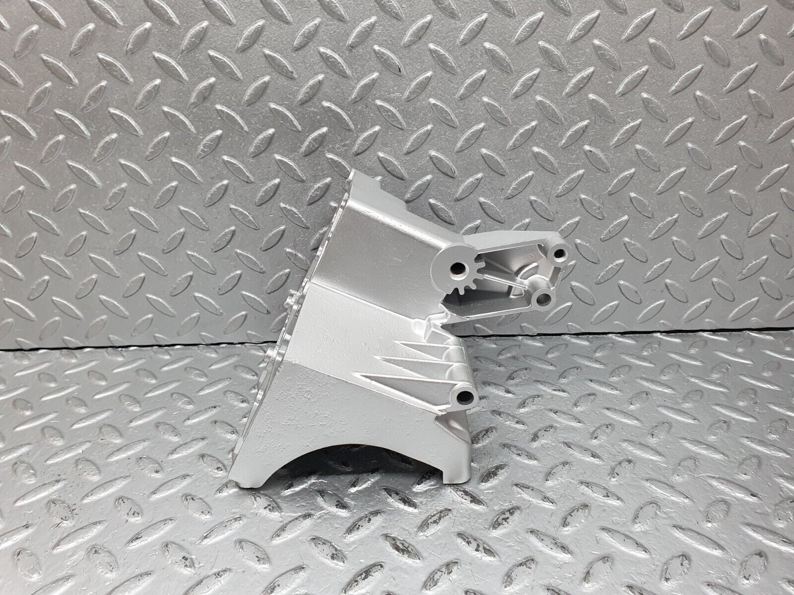 41213 Mercedes-Benz W126 300SE Power Steering Pump Bracket 1264660641