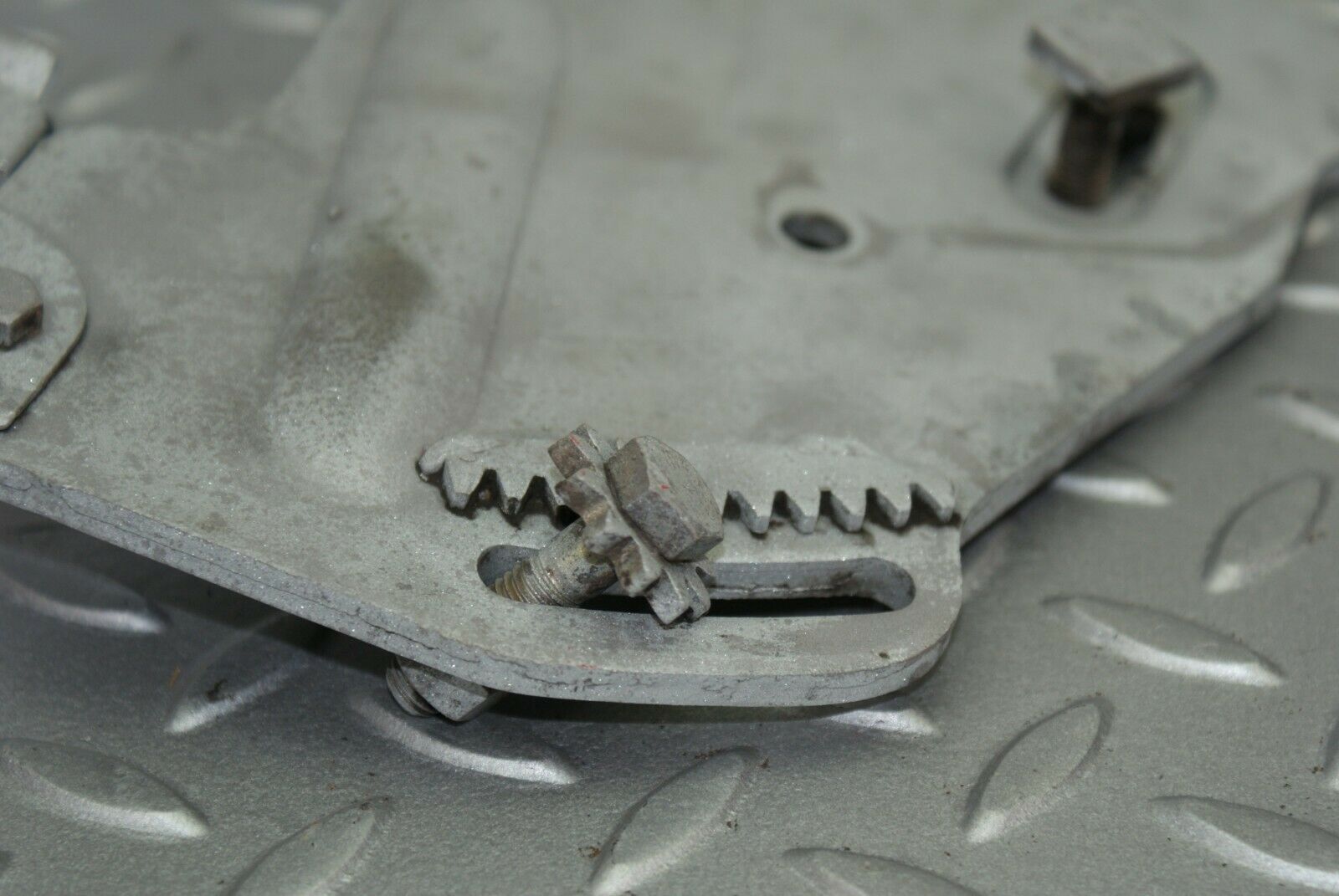 2564 Mercedes-Benz W116 350SE Power Steering Pump Bracket