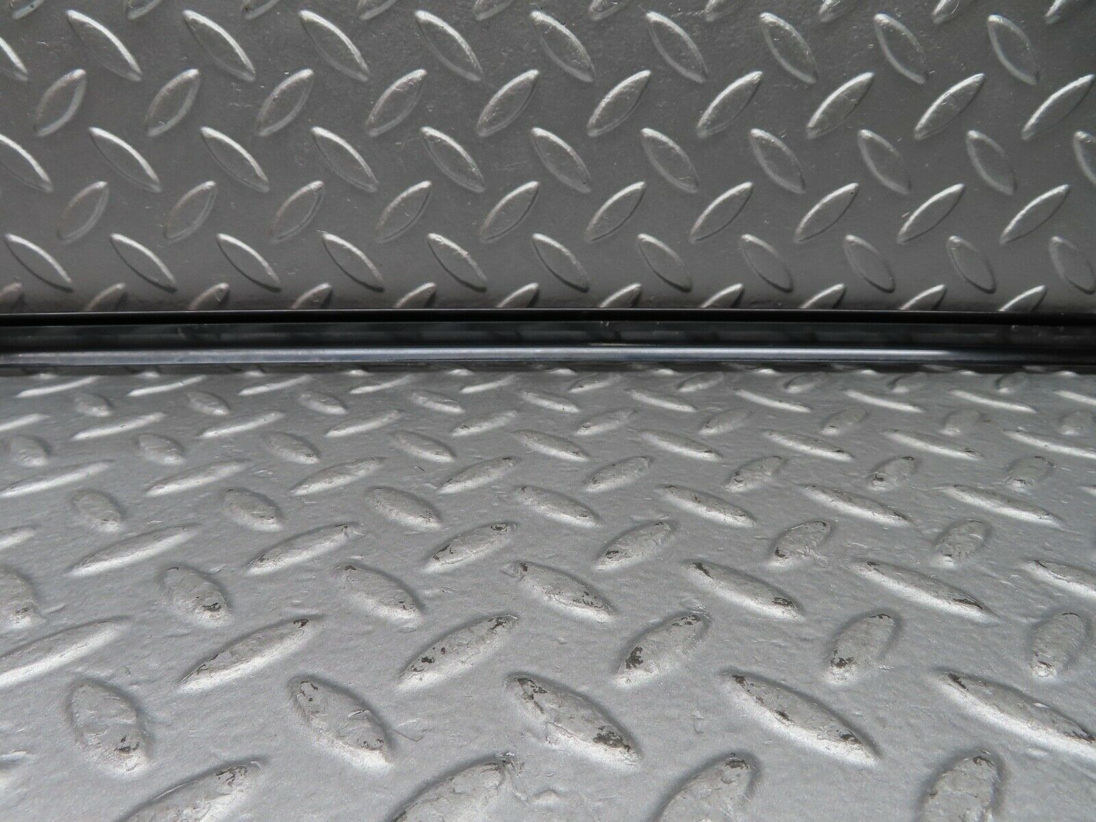 20162 Mercedes-Benz R129 300SL Coupe Left Door Chrome Moulding Trim