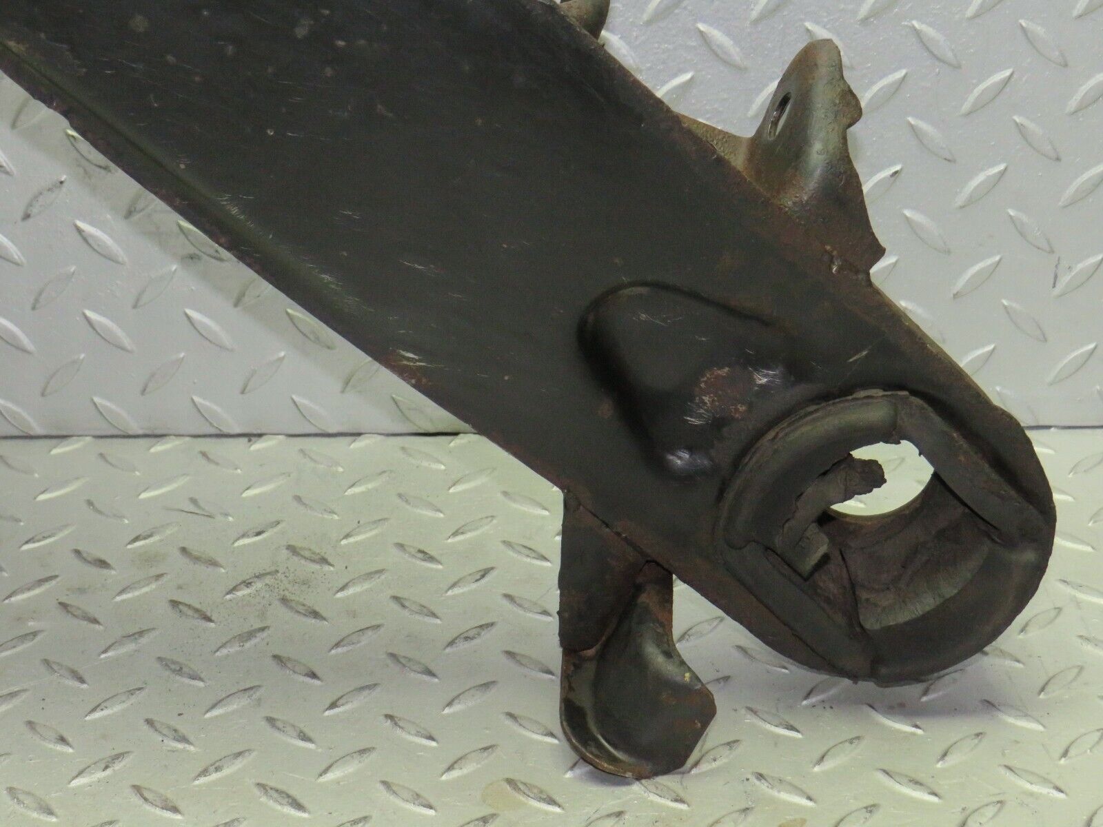 5523 Mercedes-Benz W114 280CE Coupe Rear Subframe Axle Carrier