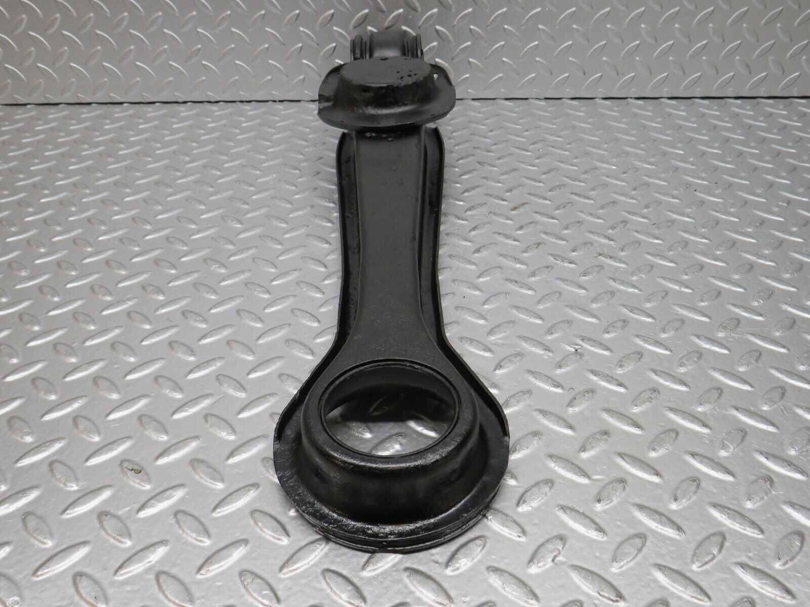 0367 Mercedes-Benz W108 280SE Rear Axle Spring Coil Mount