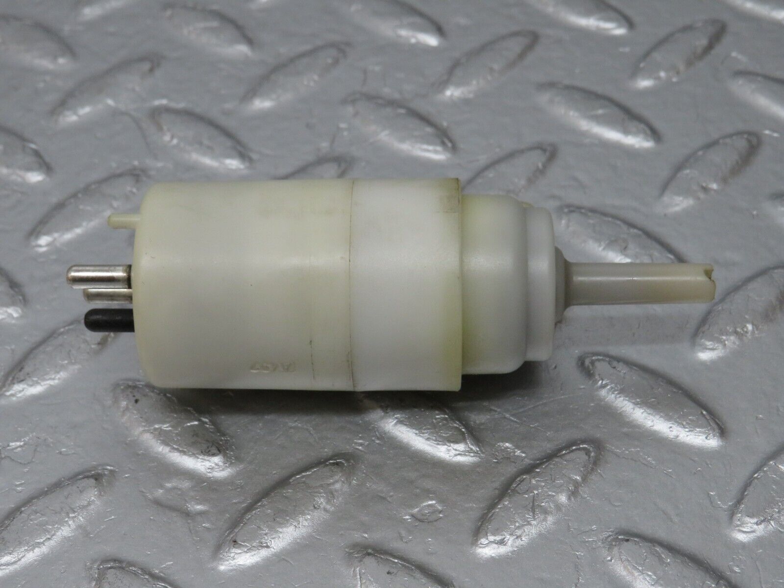 33610 Mercedes-Benz W201 190E 2.0L Windscreen Washer Pump 1248690221