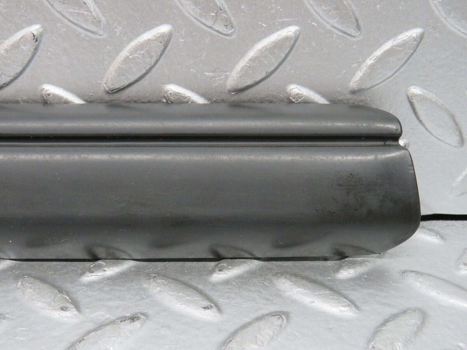 32298 Mercedes-Benz S124 300TE Wagon Front Left Fender Wing Centre Moulding Trim