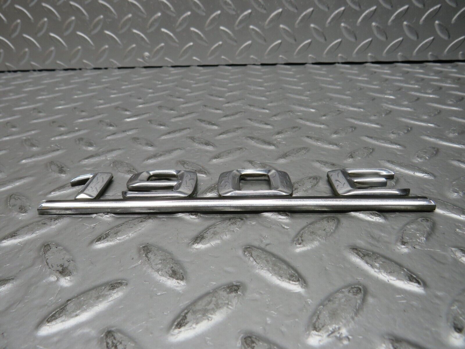 31815 Mercedes-Benz W201 190LE 1.8L 190E Trunk Badge Emblem 2018172015