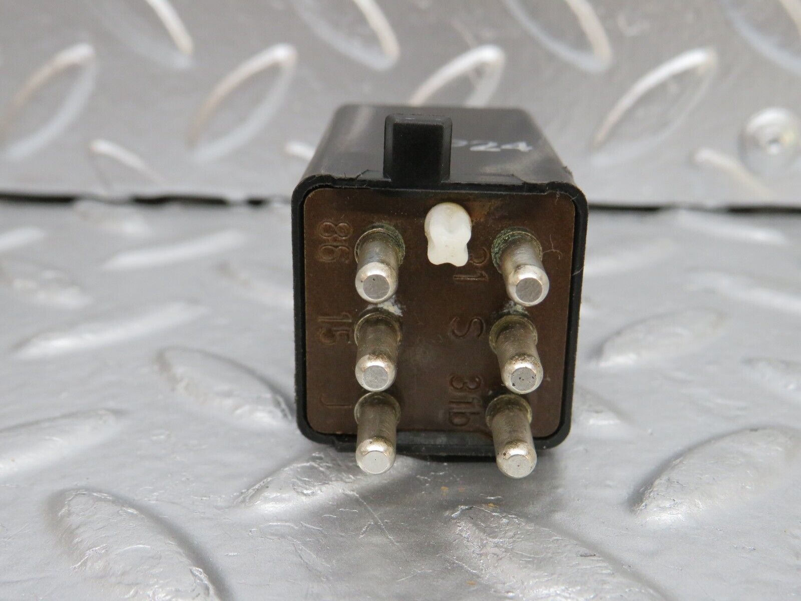 25518 Mercedes-Benz W123 200 Intermittent Wiper Relay 0008210863