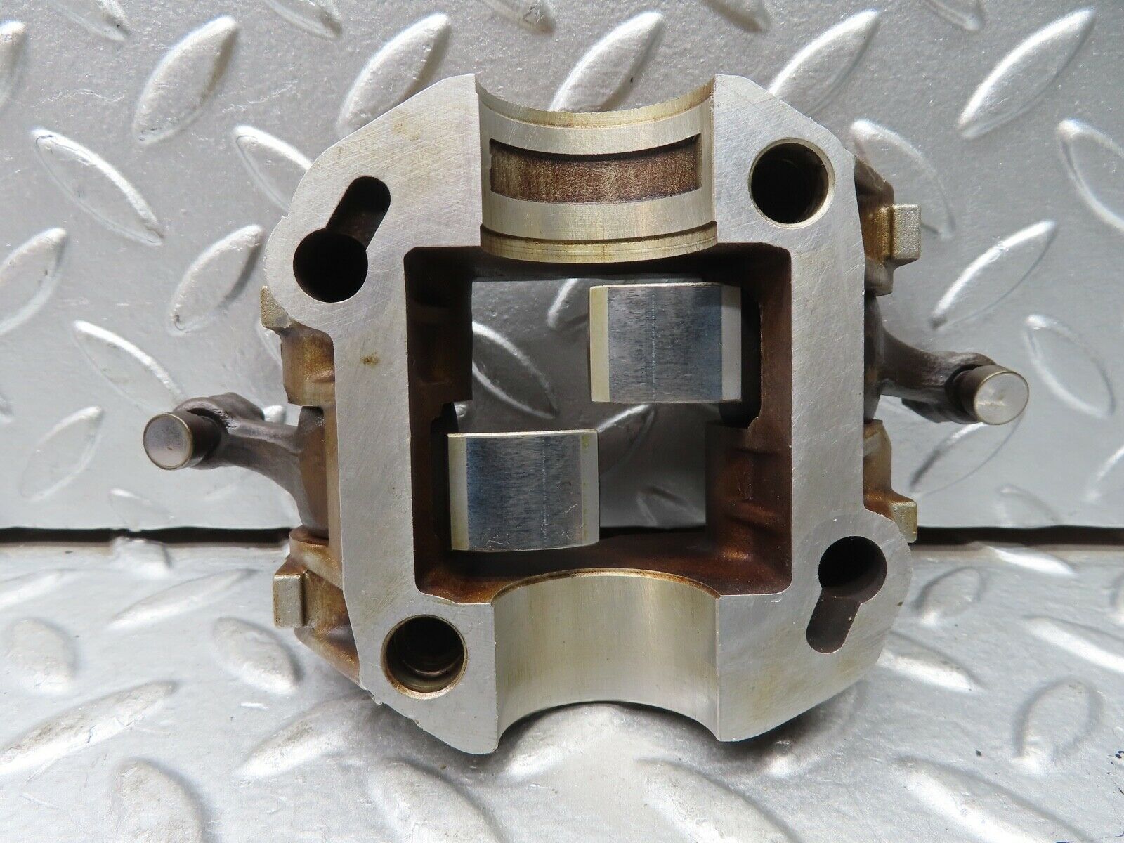 21270 Mercedes-Benz W123 230E Rocker Arms Camshaft Bearing Block 1020510110