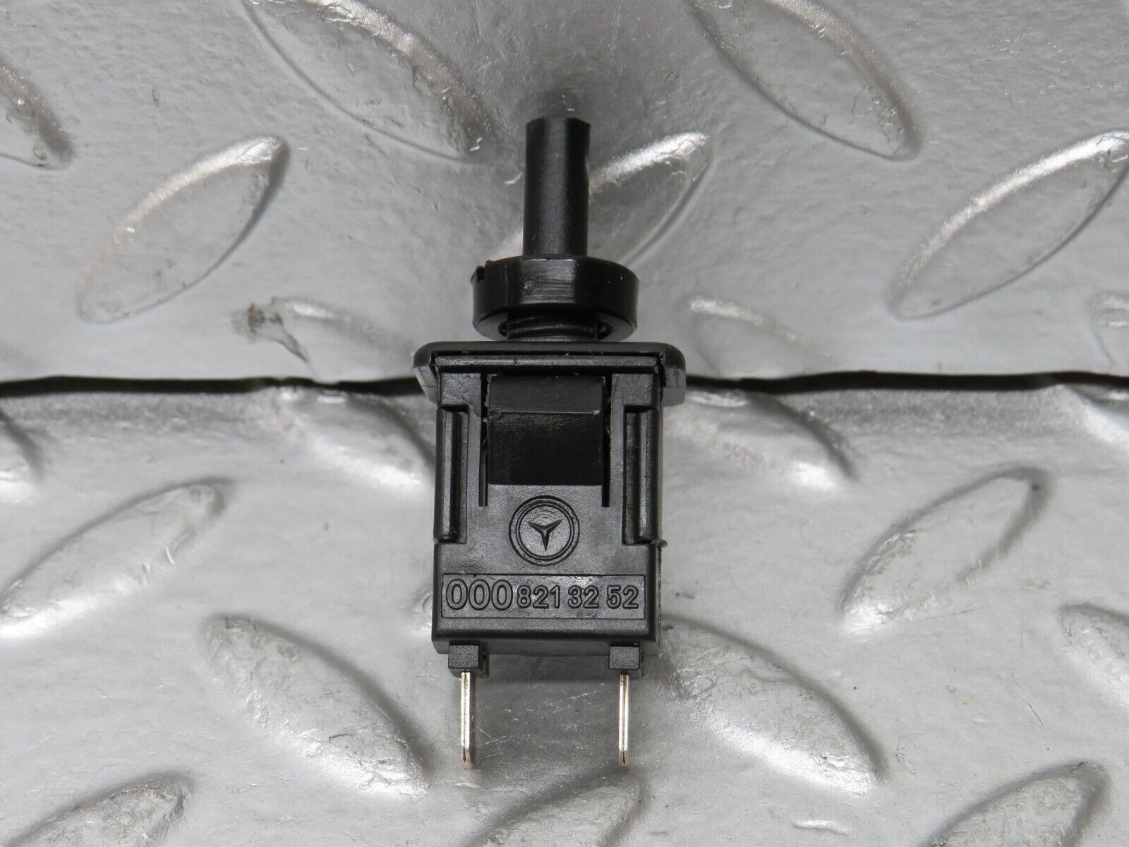 29898 Mercedes-Benz W123 230E Glove Box Light Switch 0008213252