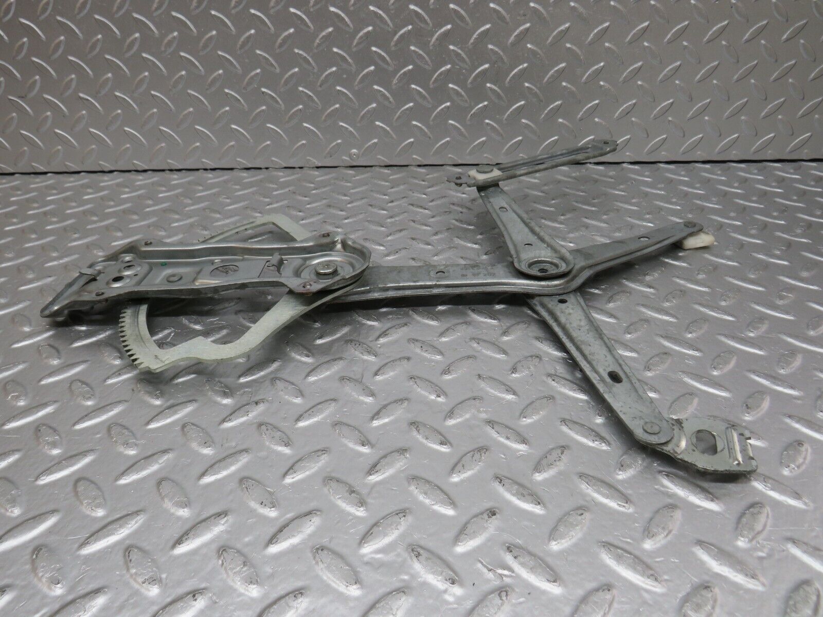 33391 Mercedes-Benz W202 C180 Front Right Power Window Regulator