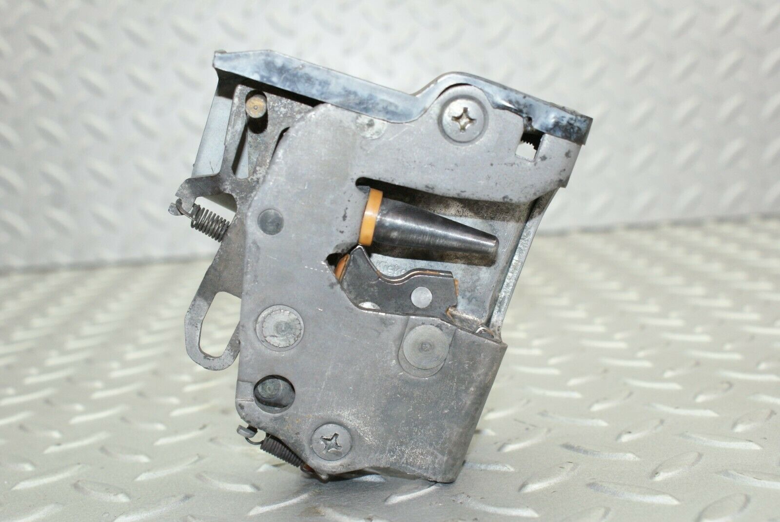2595 Mercedes-Benz W116 350SE Door Lock Mechanism Left