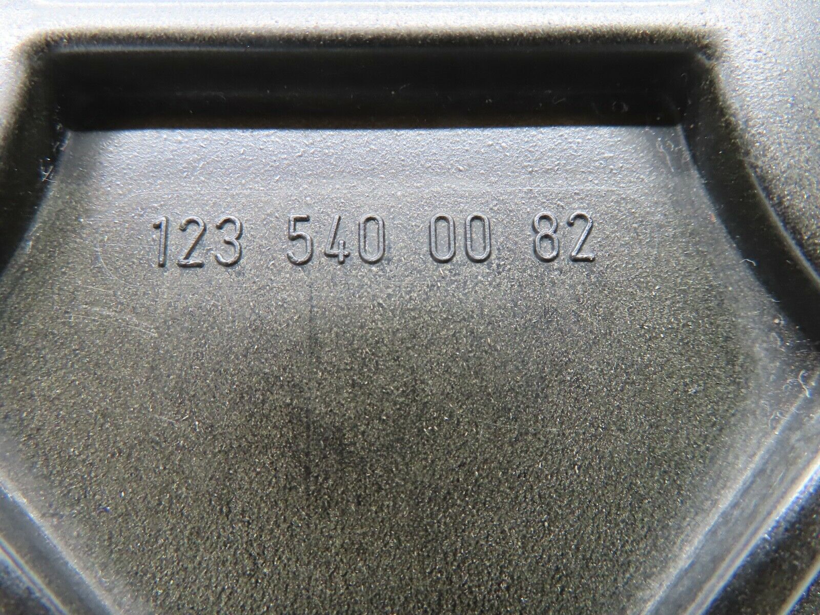 21191 Mercedes-Benz W123 230E Fuse Box Lid 1235400082