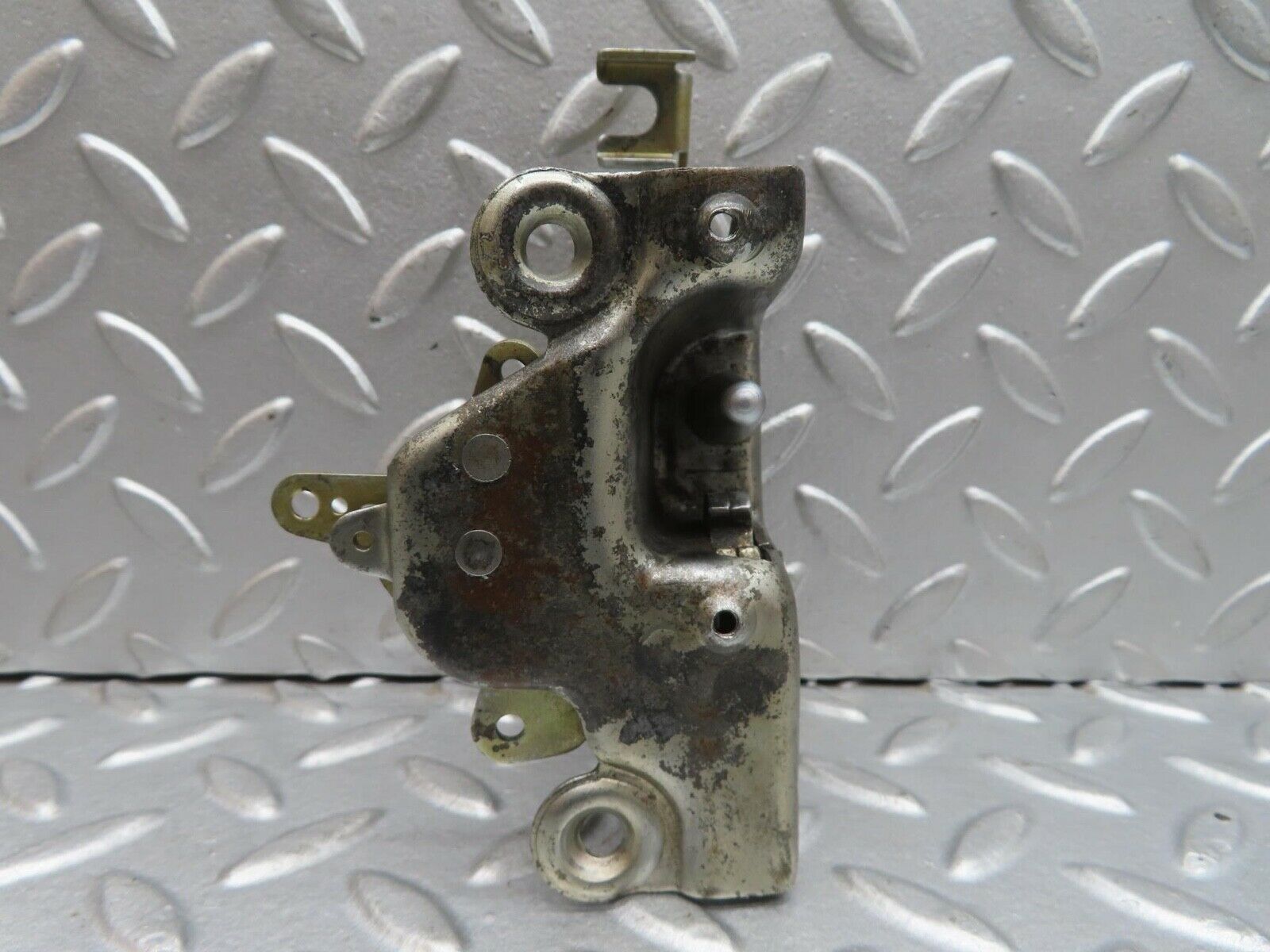 13896 Mercedes-Benz C107 280SLC Right Door Lock Mechanism
