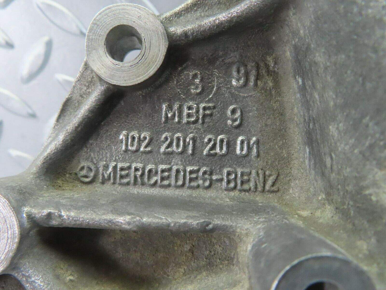 10556 Mercedes-Benz W201 190E Water Pump 1022012001