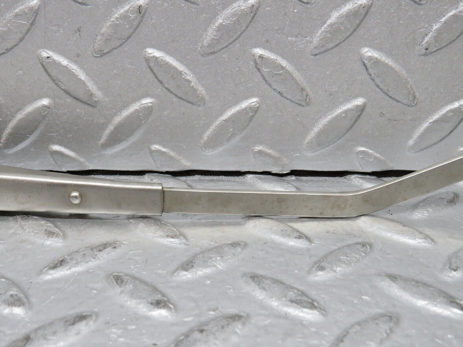 37328 Mercedes-Benz W109 300SEL Windscreen Wiper Arm Left Side