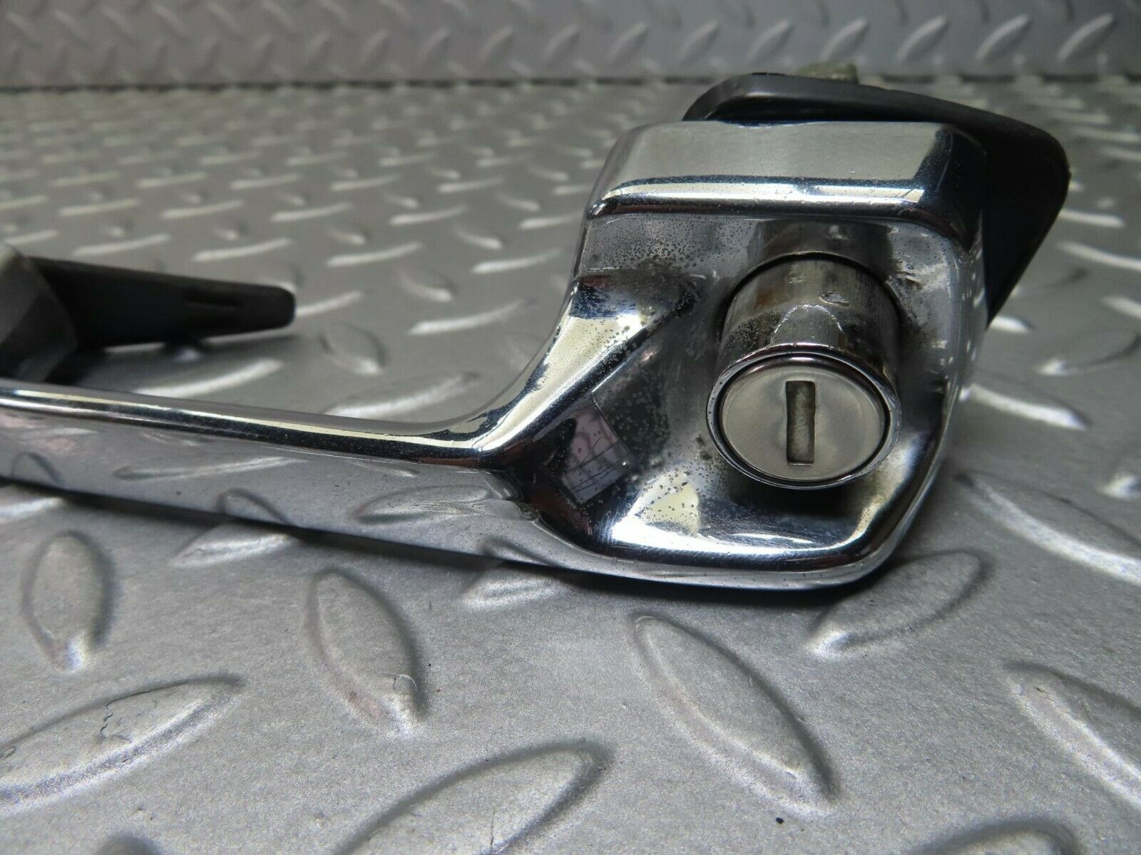 8763 Mercedes-Benz W115 Chrome Door Handle Front Right No Key 1157660201