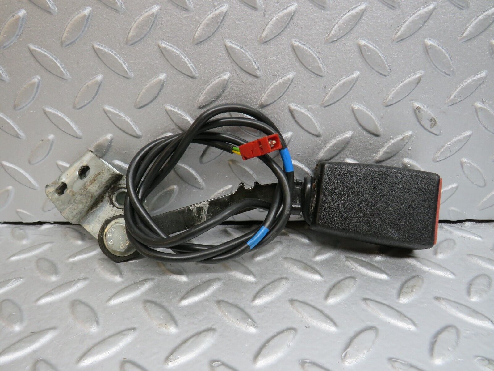 39056 Mercedes-Benz W201 190E 2.6L Front Right Seat Belt With Buckle 2018606885 1248606269