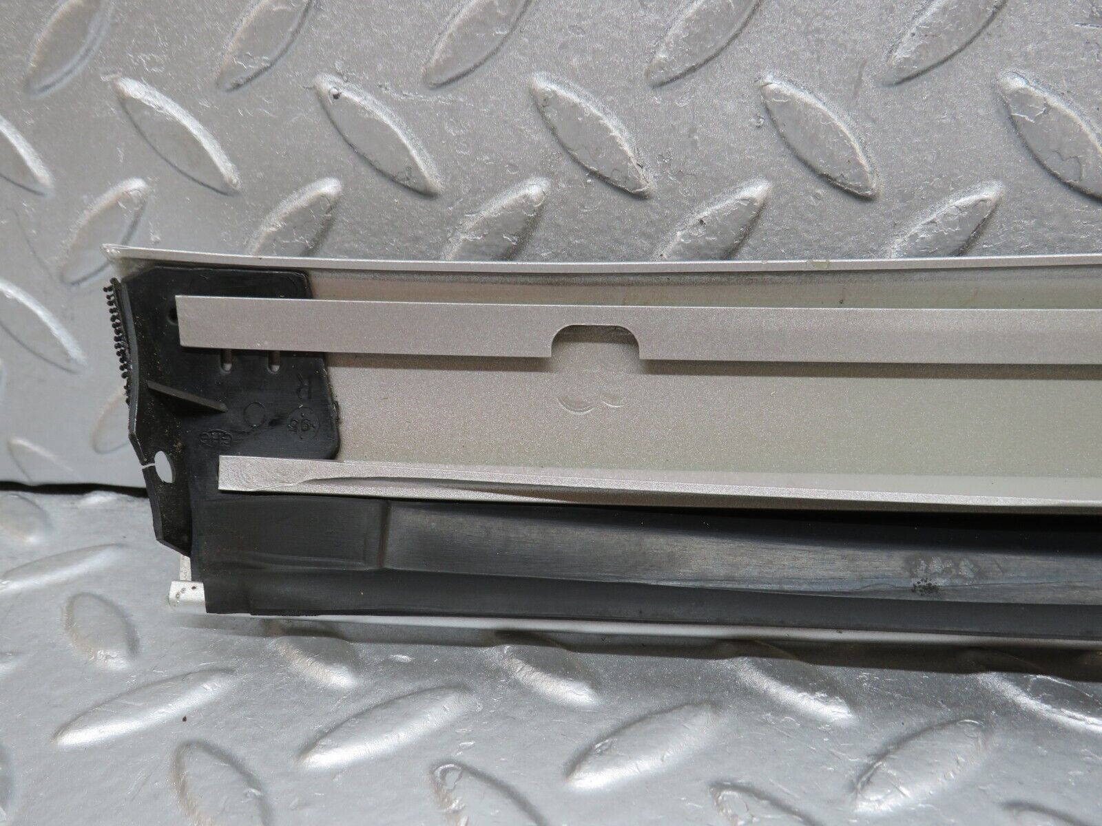 39354 Mercedes-Benz R129 320SL Coupe A Pillar Exterior Cover Trim Right 1296980218 1296980298