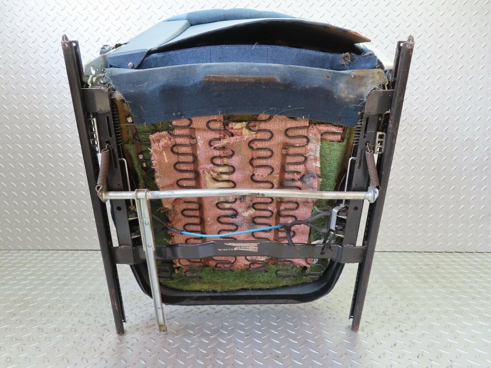 14006 Mercedes-Benz C107 280SLC Front Right Seat Blue