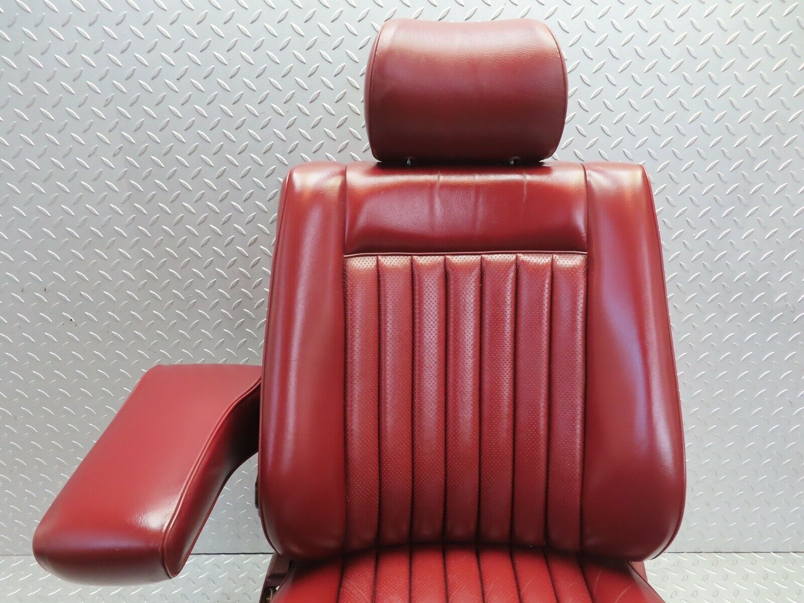 21532 Mercedes-Benz W126 300SE Front Left Seat Red Leather 1269102650